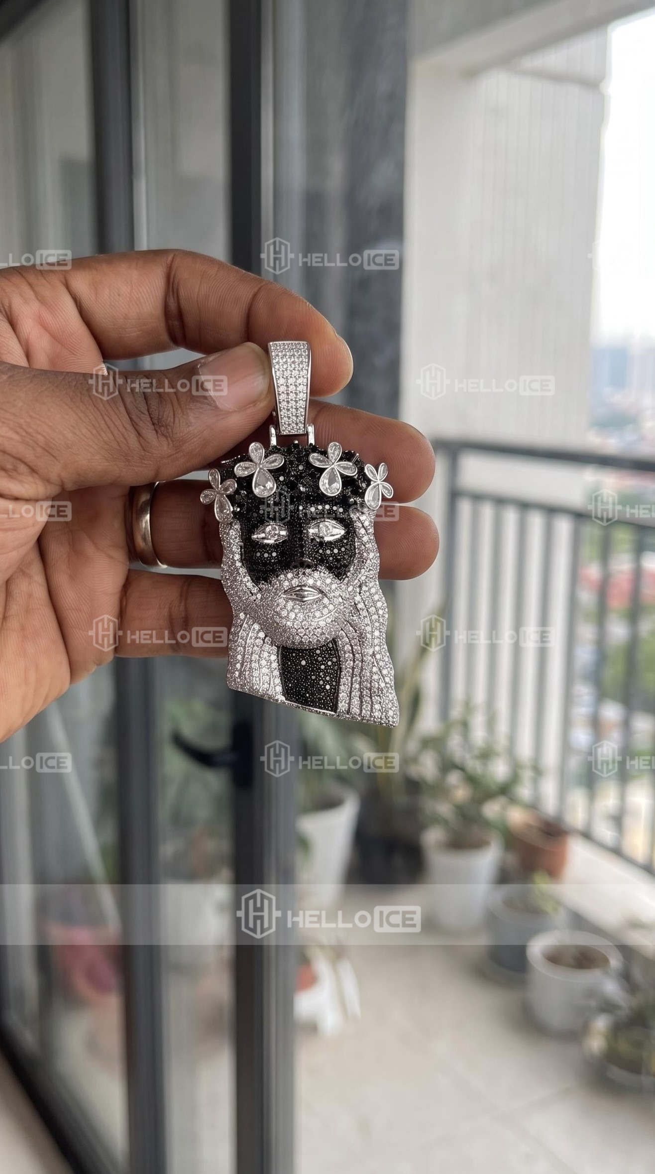 Helloice Review Image
