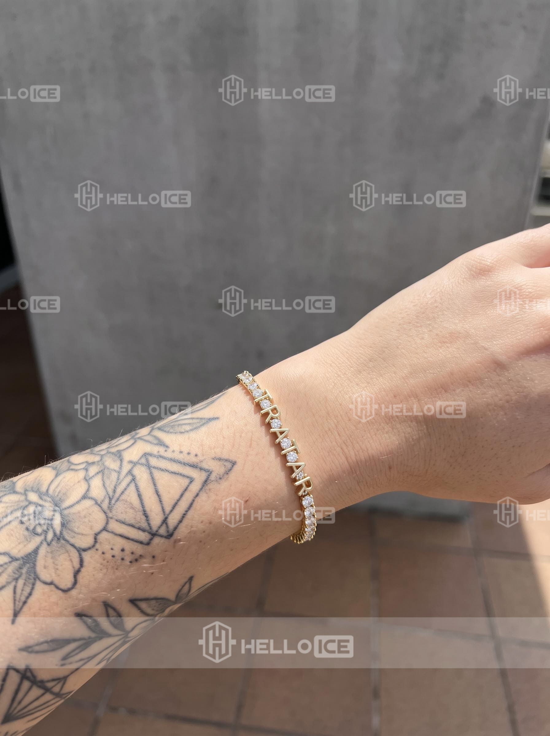 Helloice Review Image