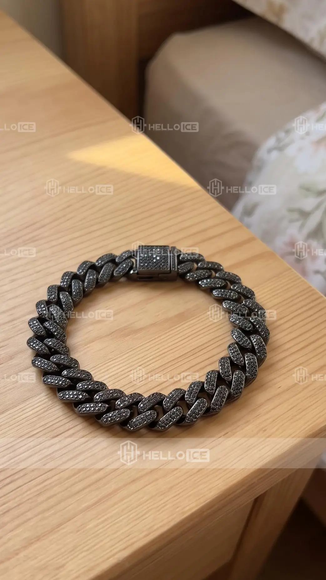 Helloice Review Image