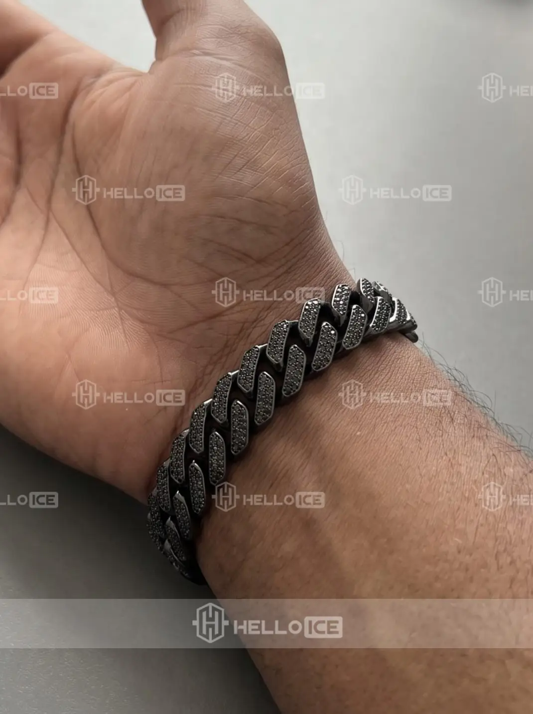 Helloice Review Image