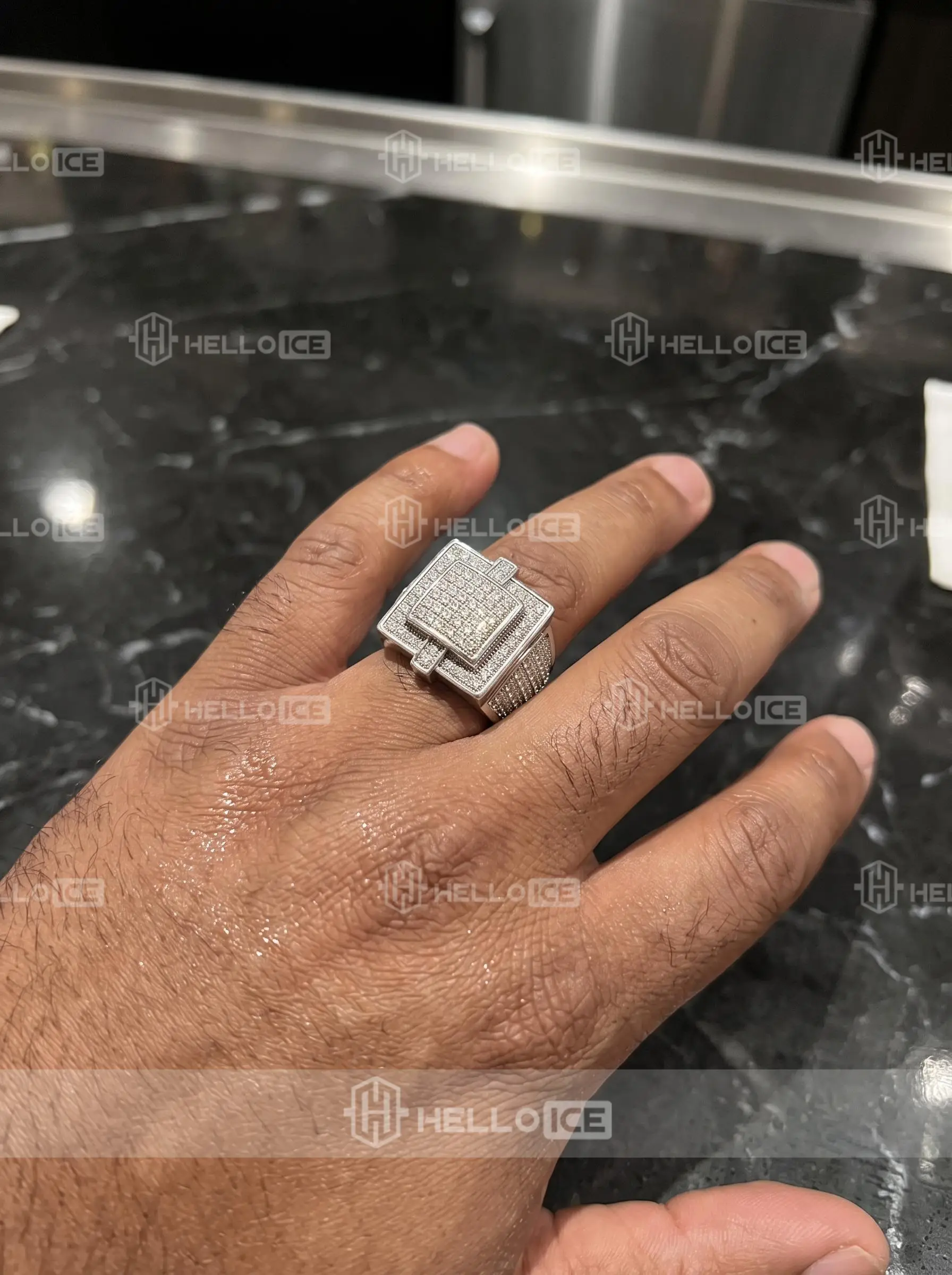 Helloice Review Image