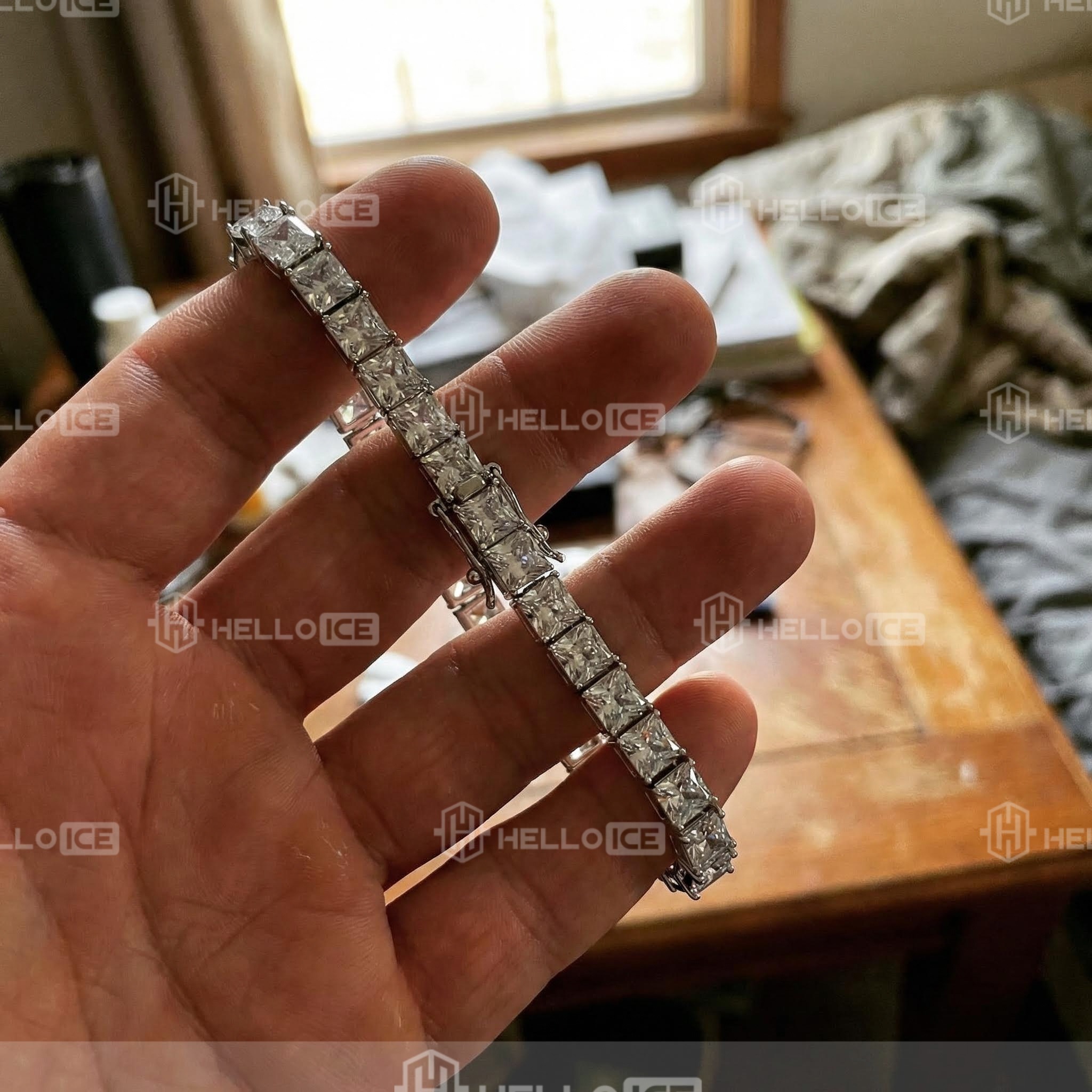 Helloice Review Image