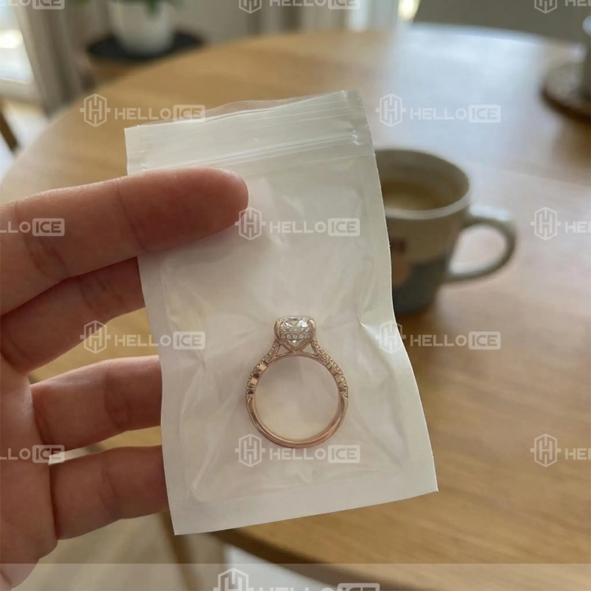 Helloice Review Image