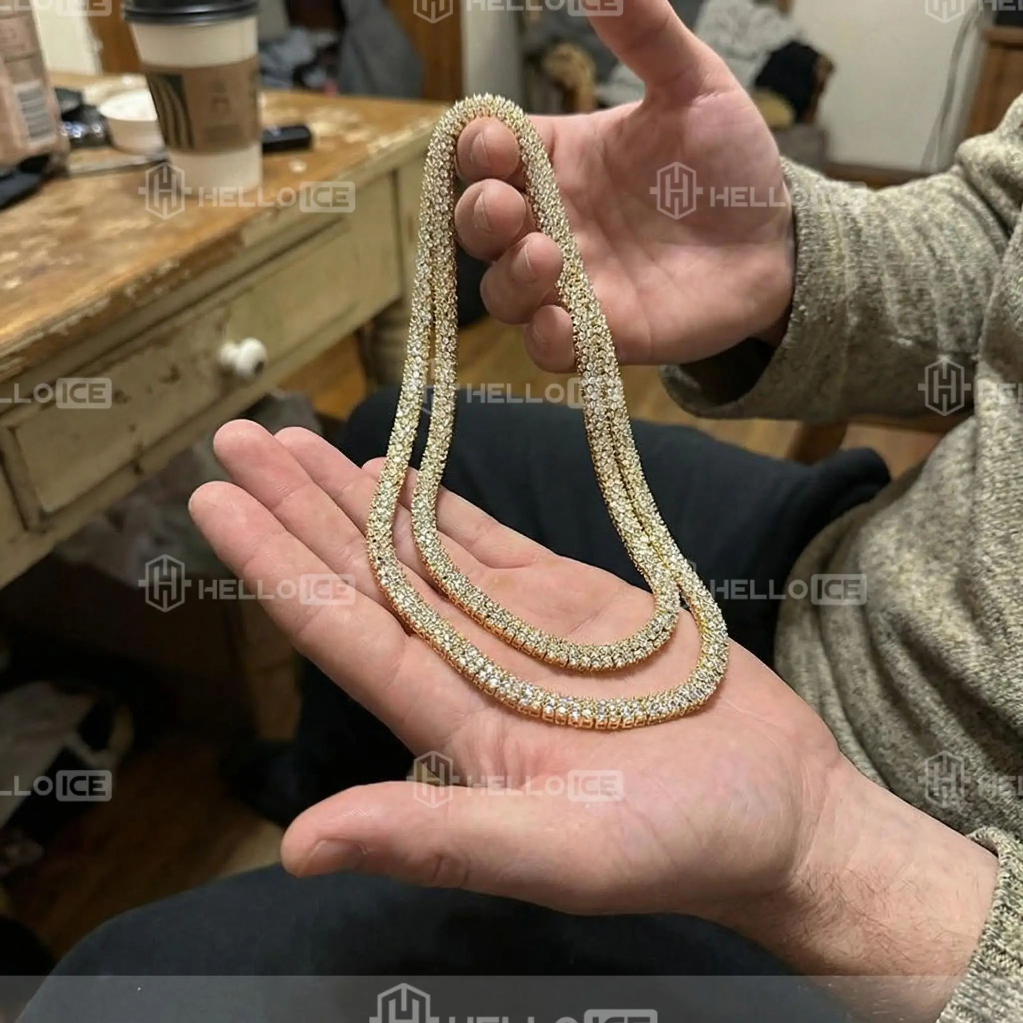 Helloice Review Image