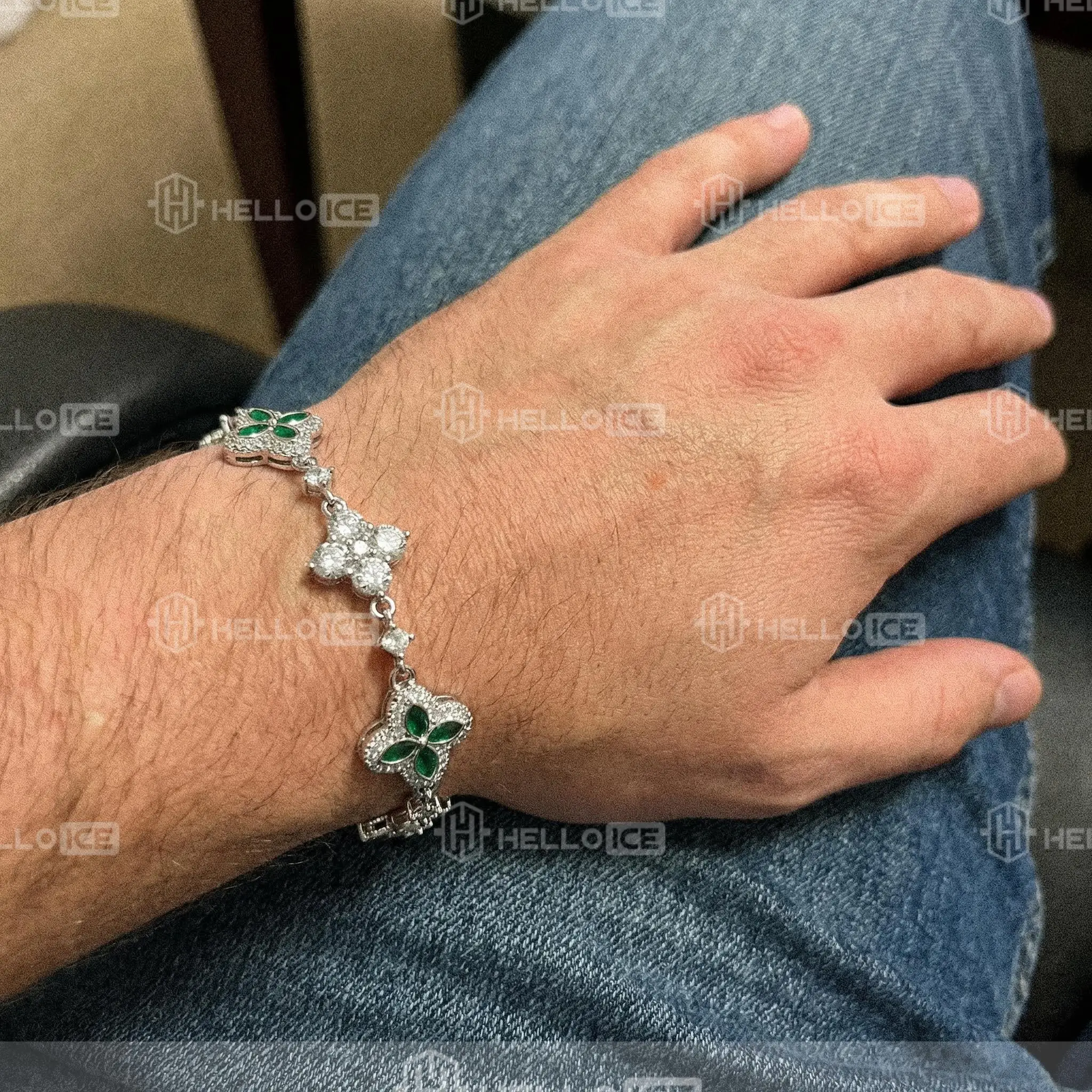 Helloice Review Image