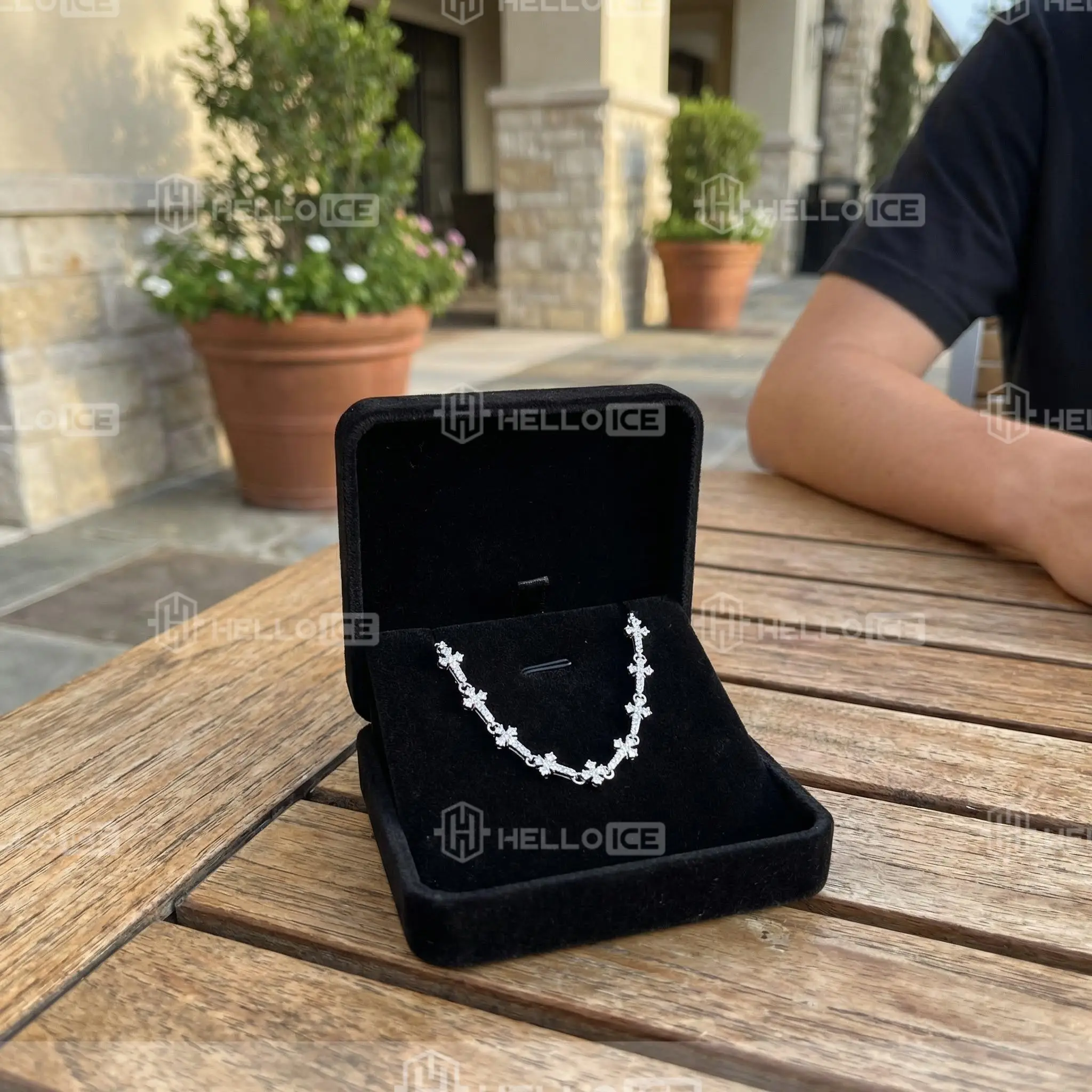 Helloice Review Image