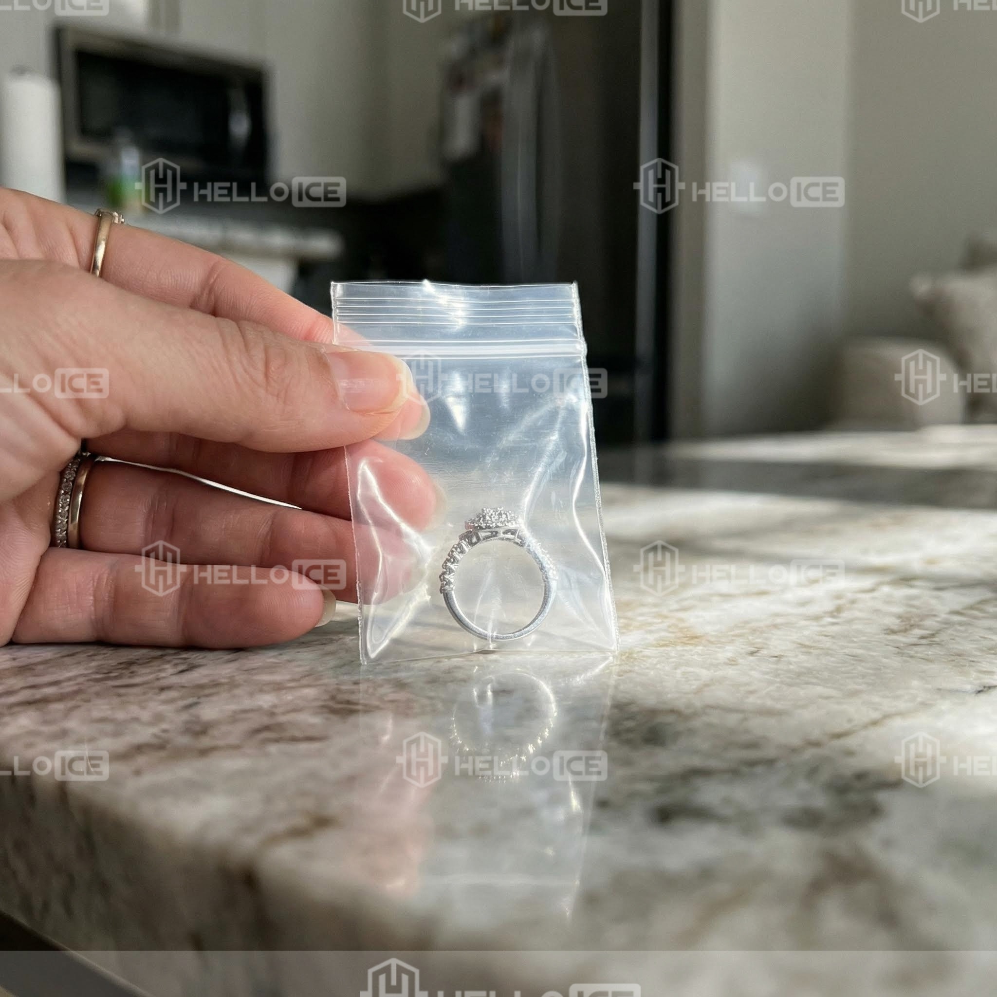 Helloice Review Image