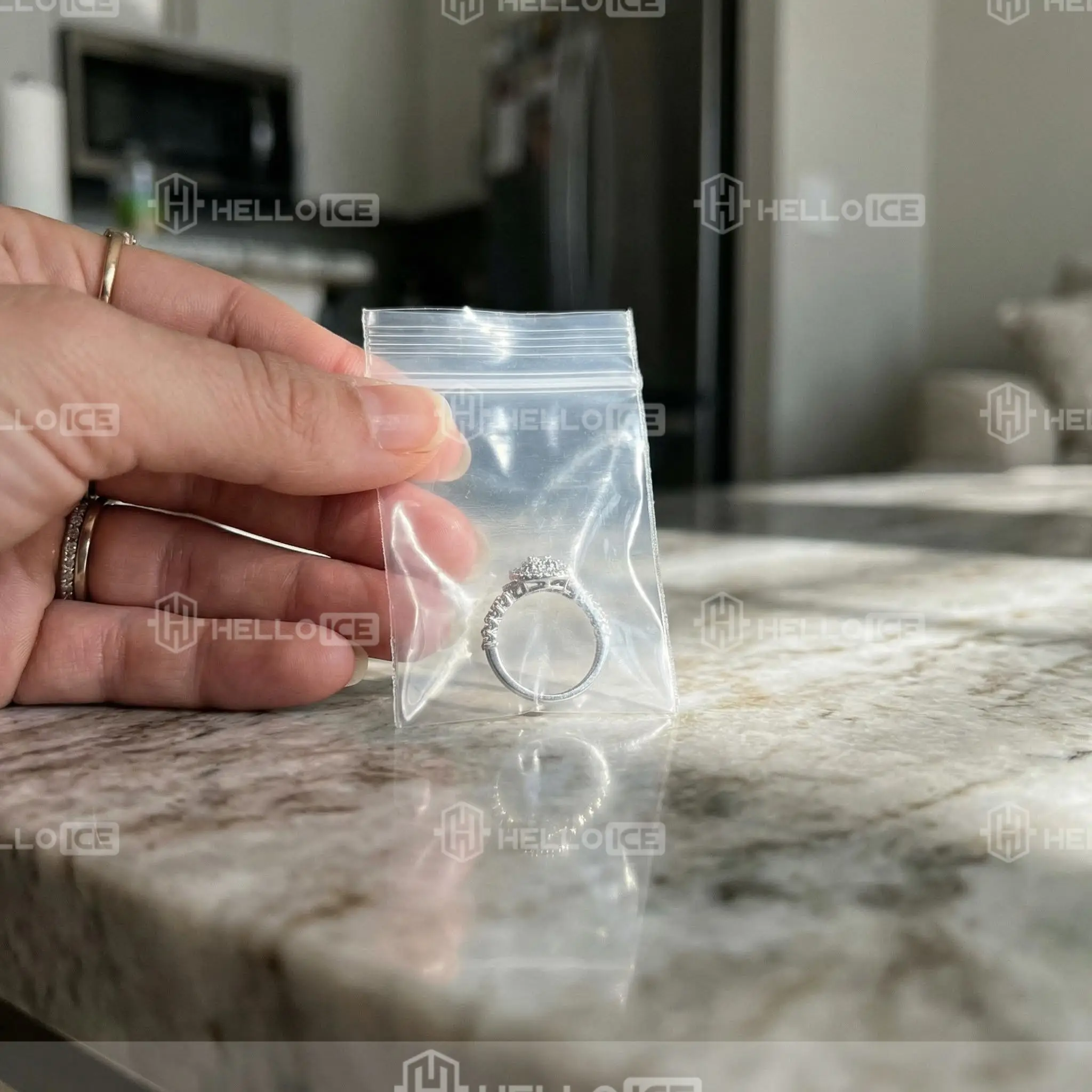 Helloice Review Image