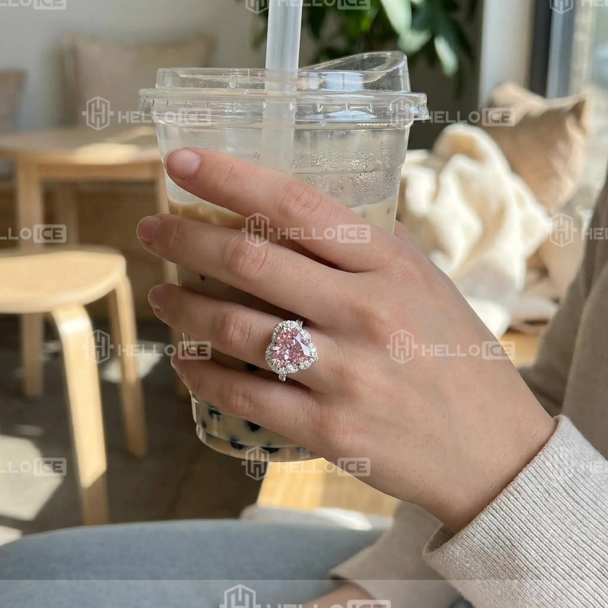 Helloice Review Image