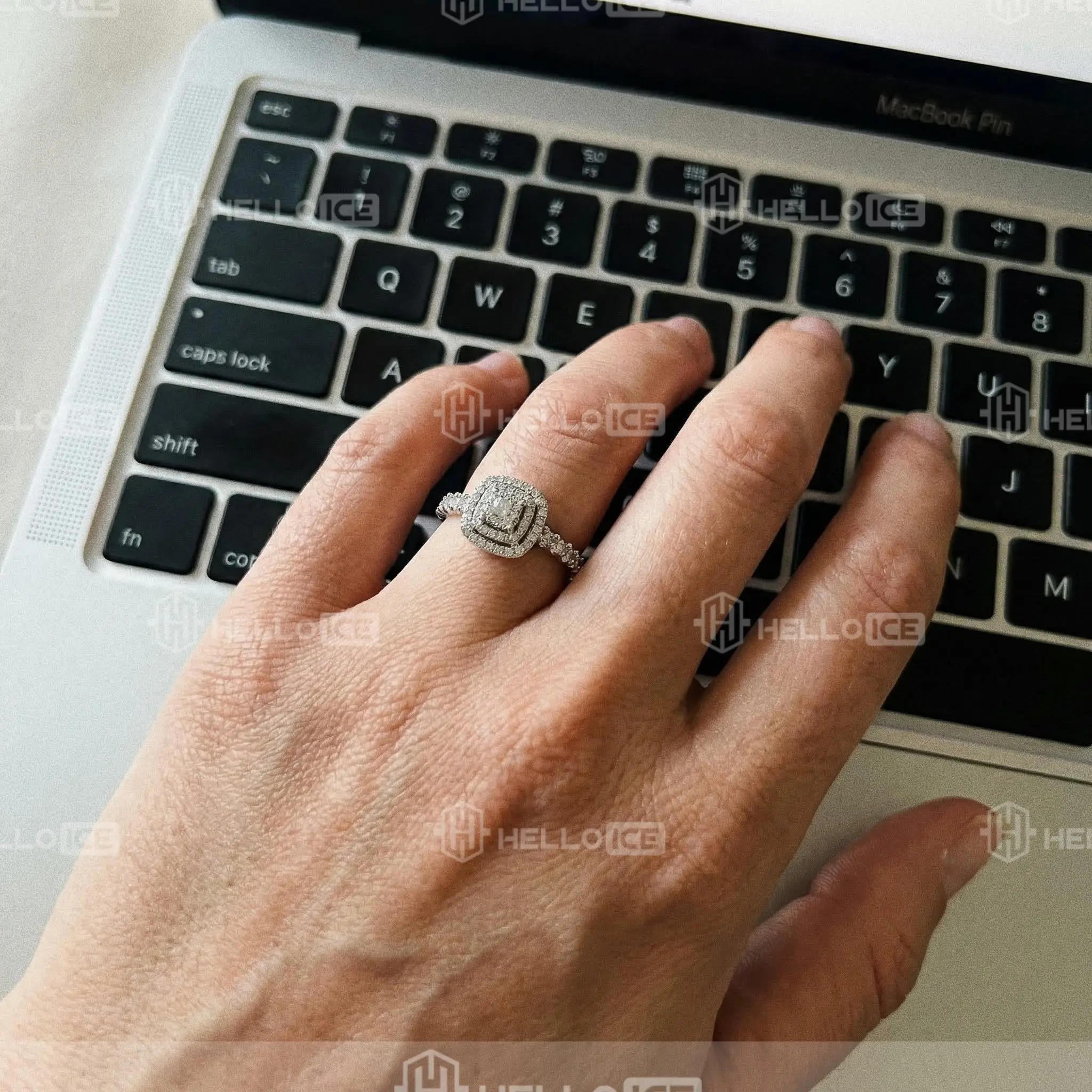 Helloice Review Image