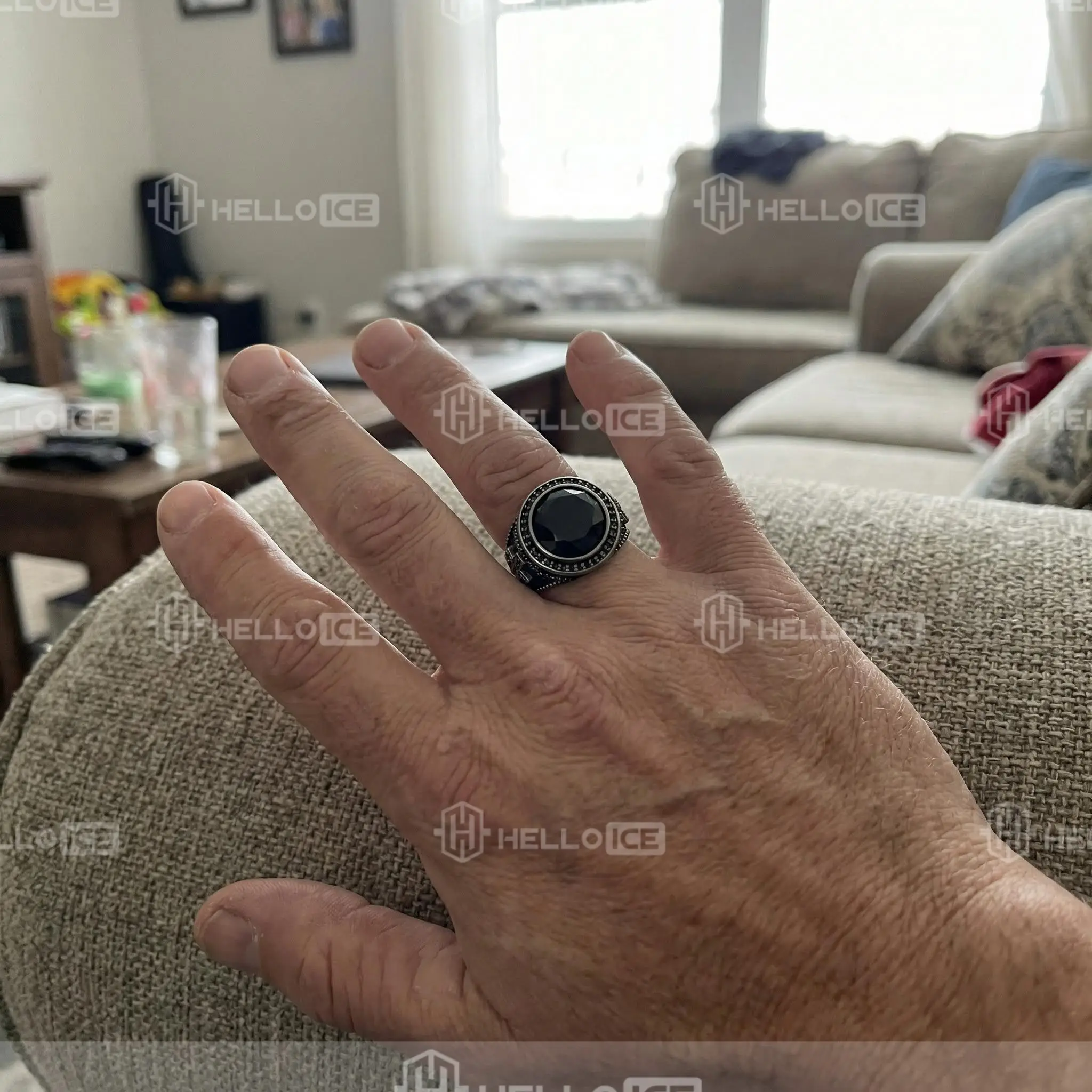 Helloice Review Image