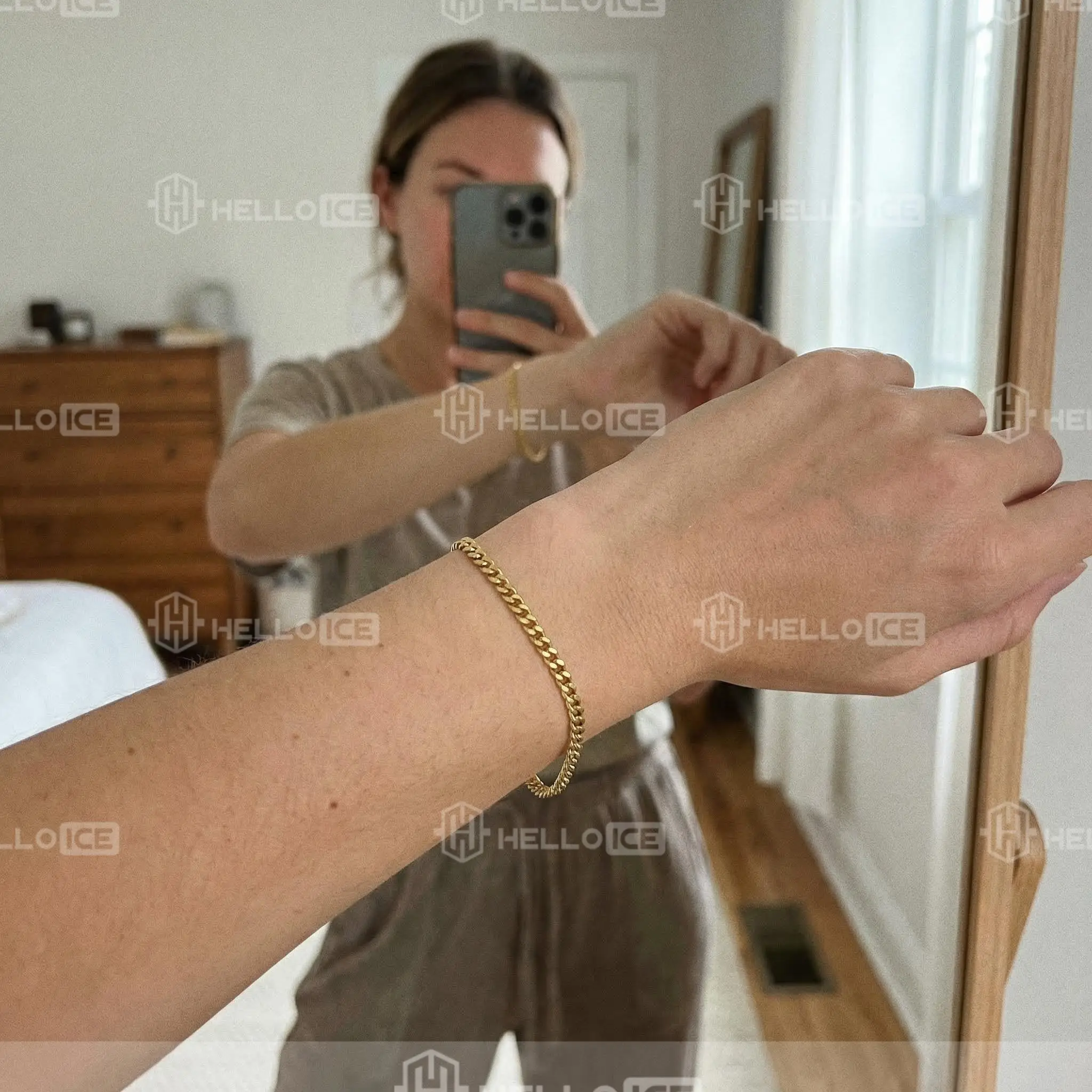 Helloice Review Image