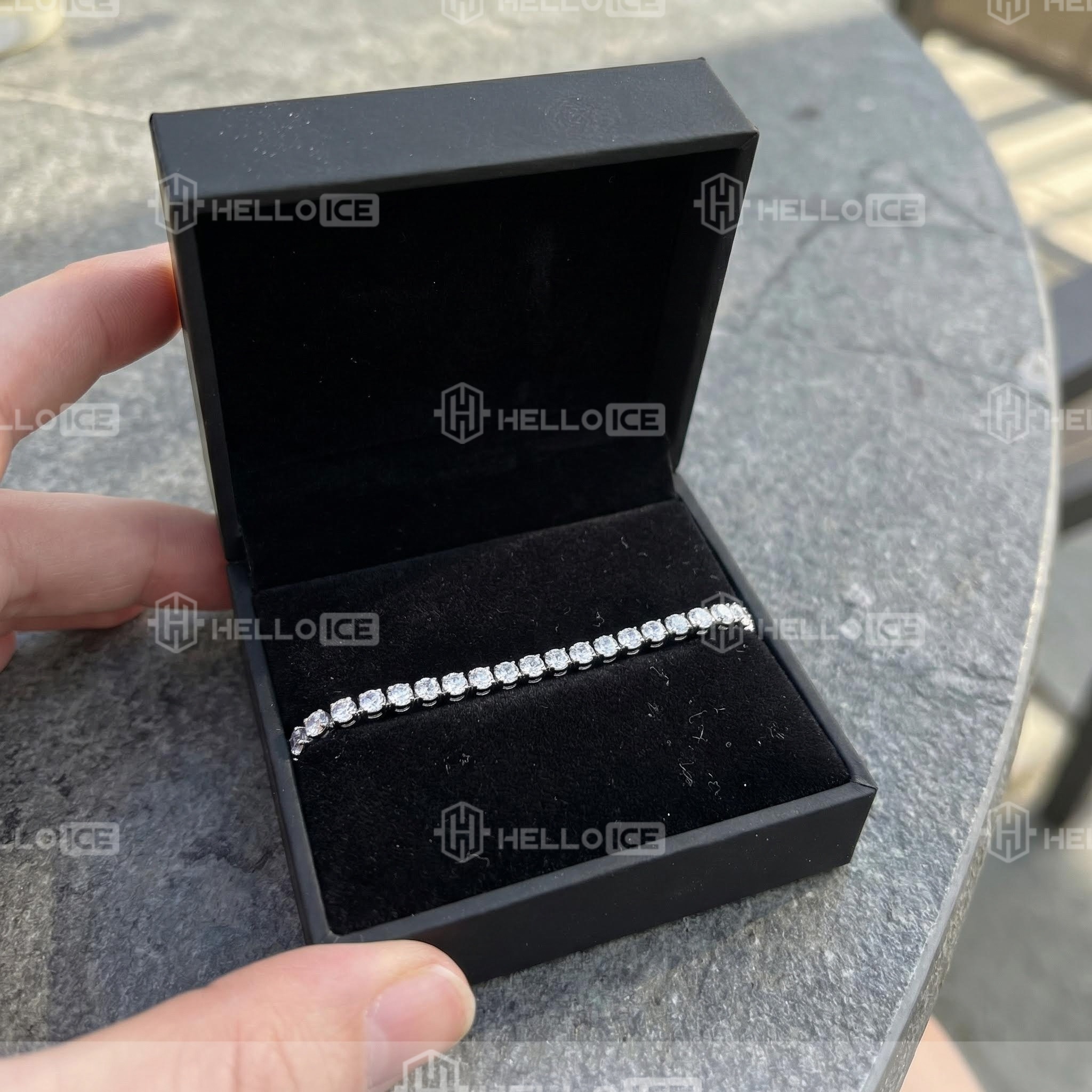 Helloice Review Image