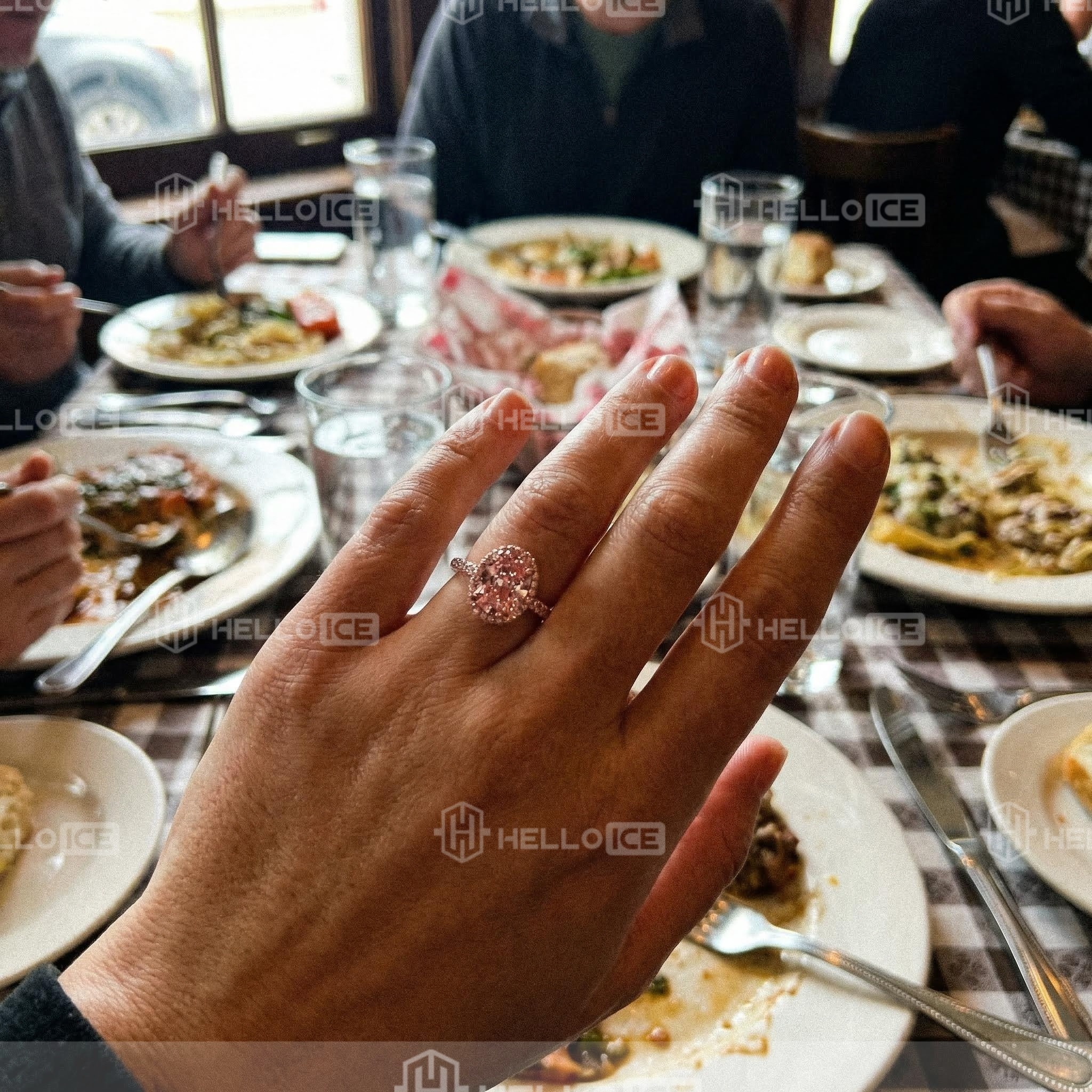 Helloice Review Image