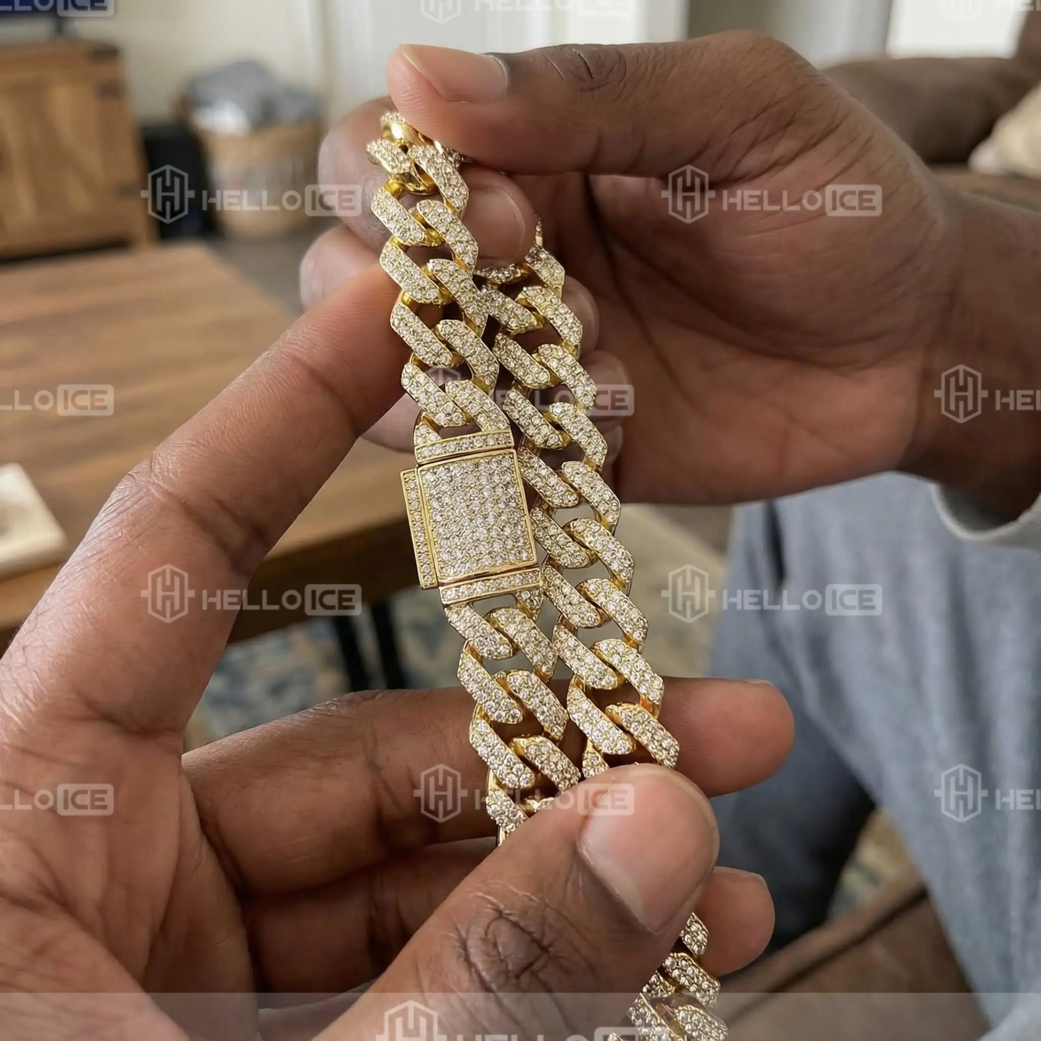 Helloice Review Image