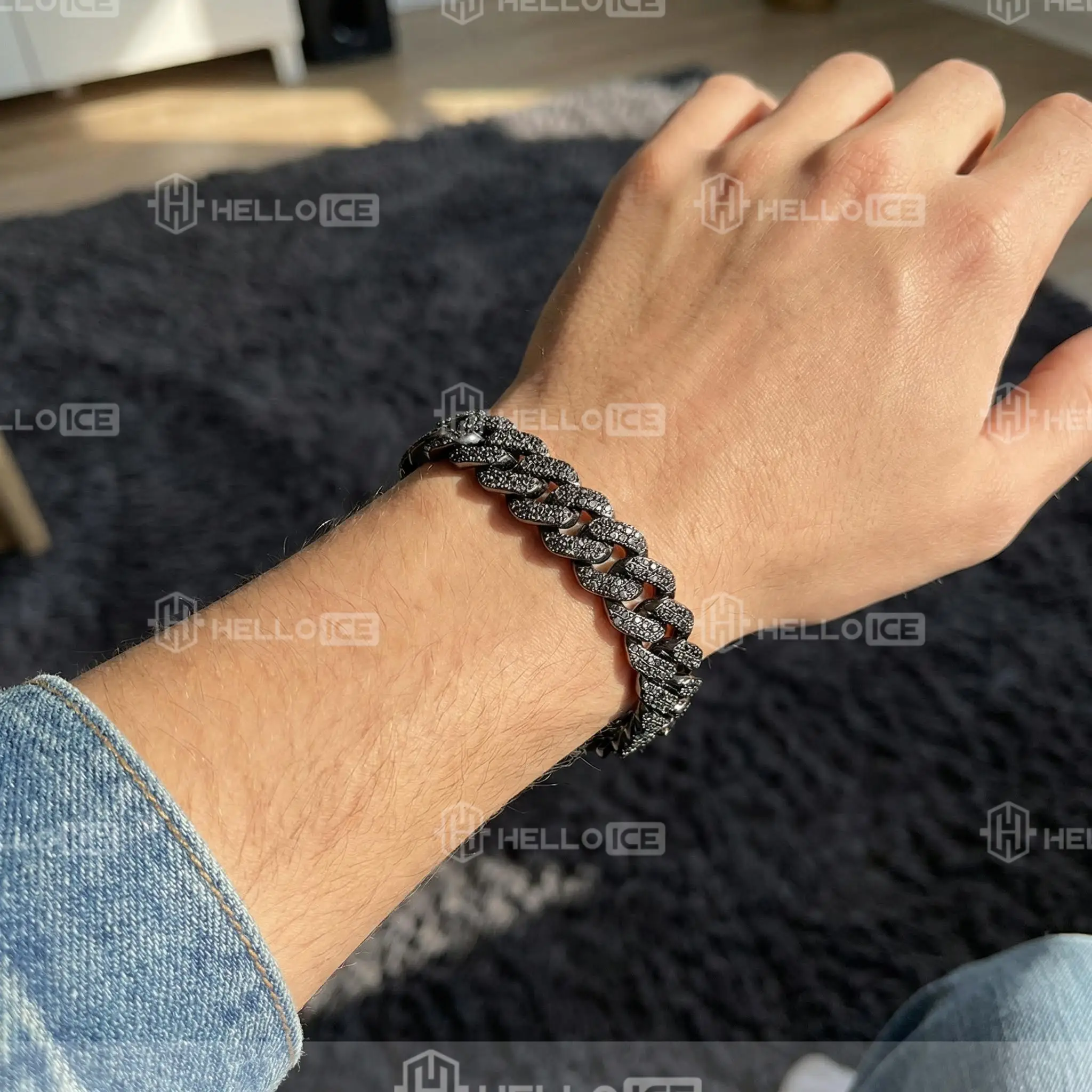 Helloice Review Image