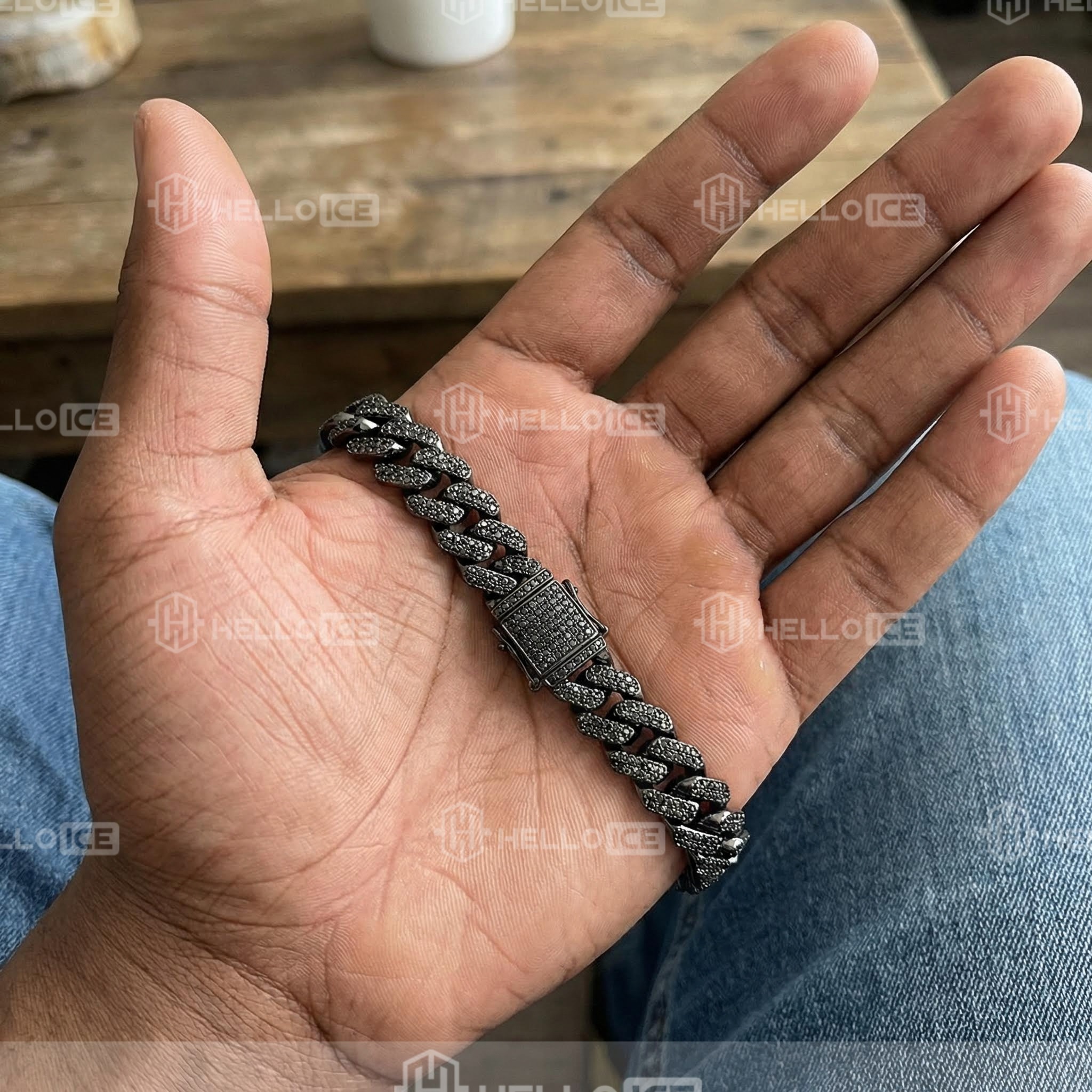 Helloice Review Image