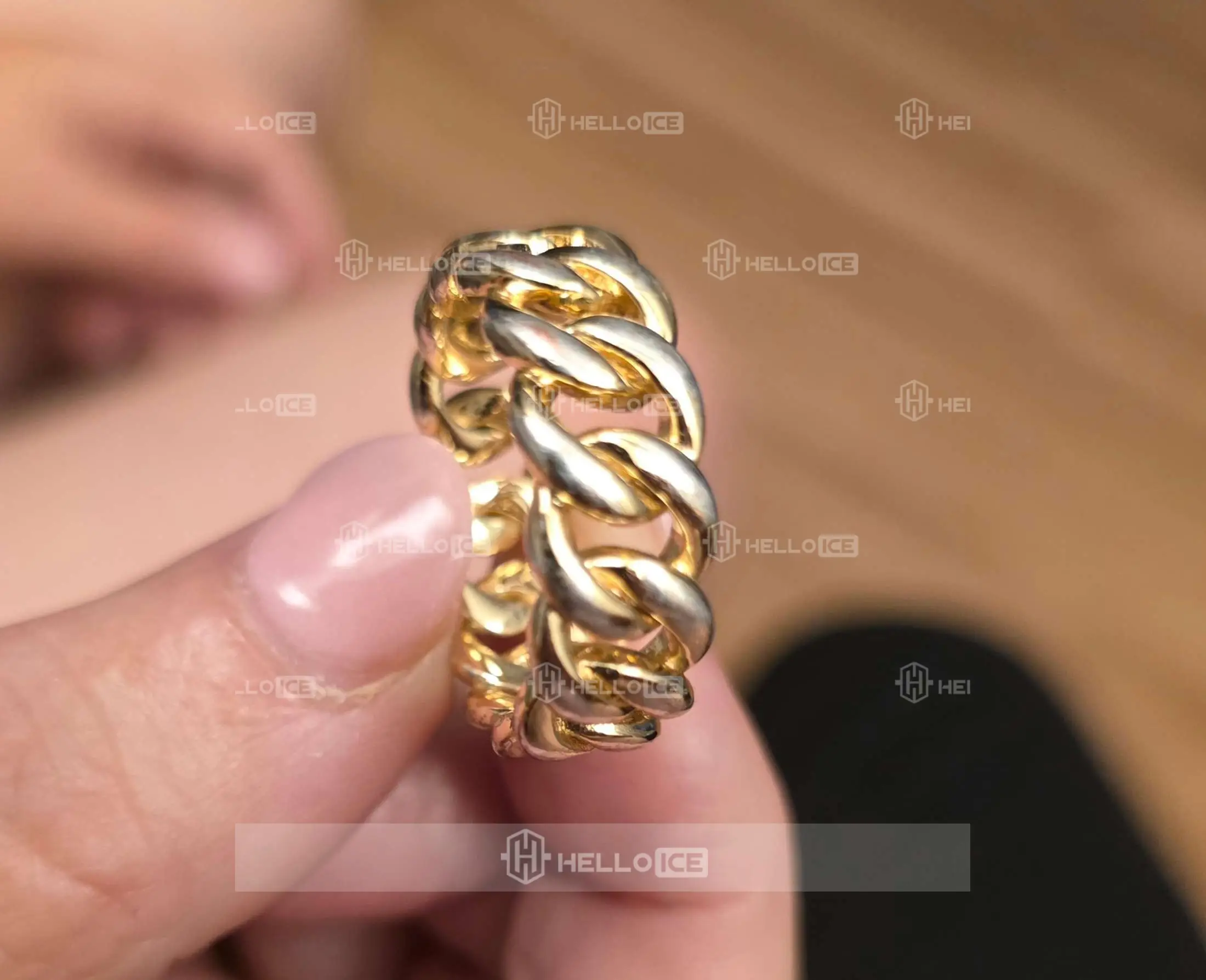 Helloice Review Image