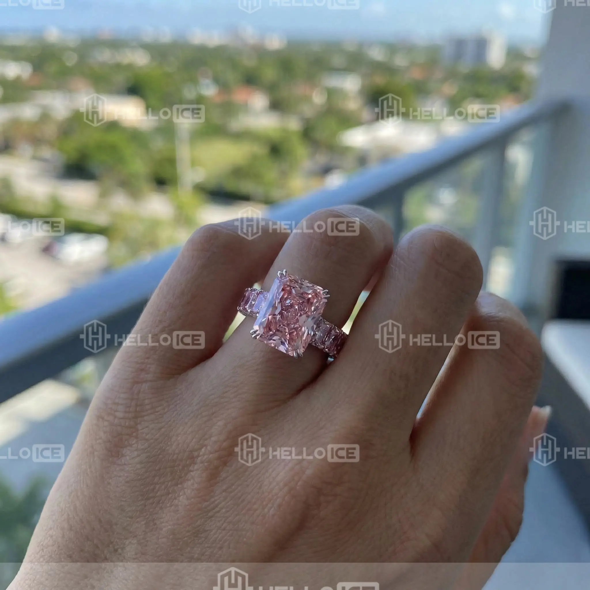 Helloice Review Image