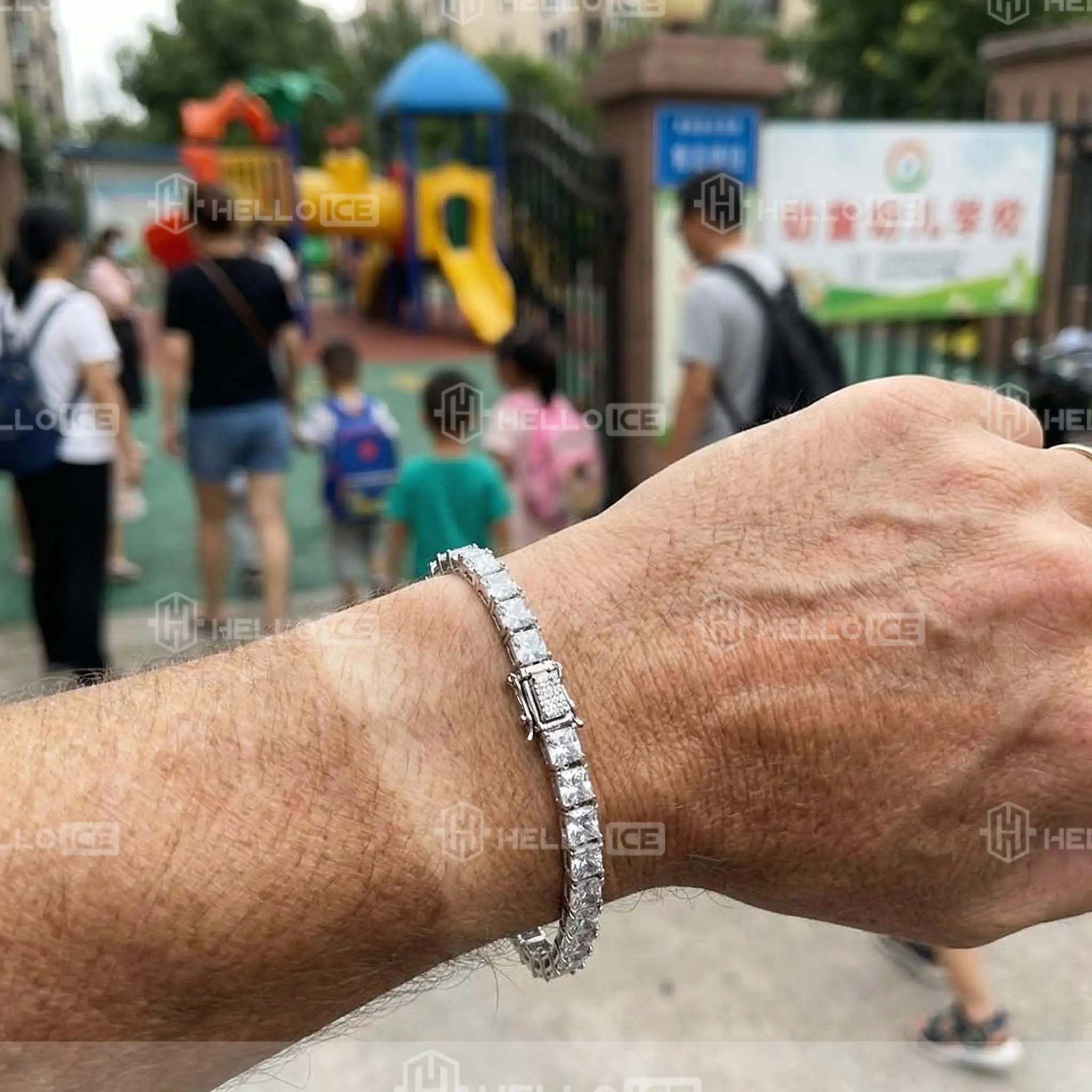 Helloice Review Image