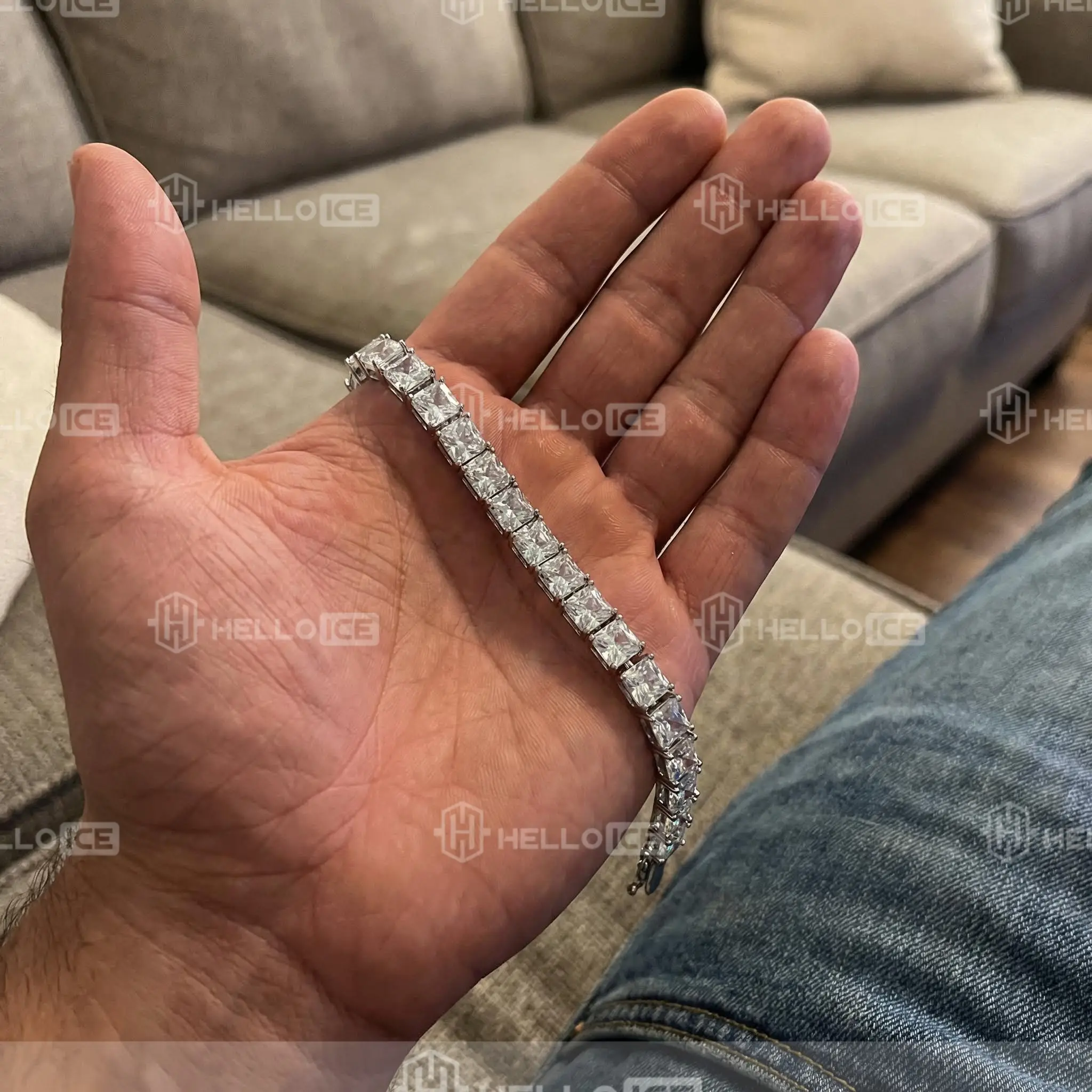 Helloice Review Image