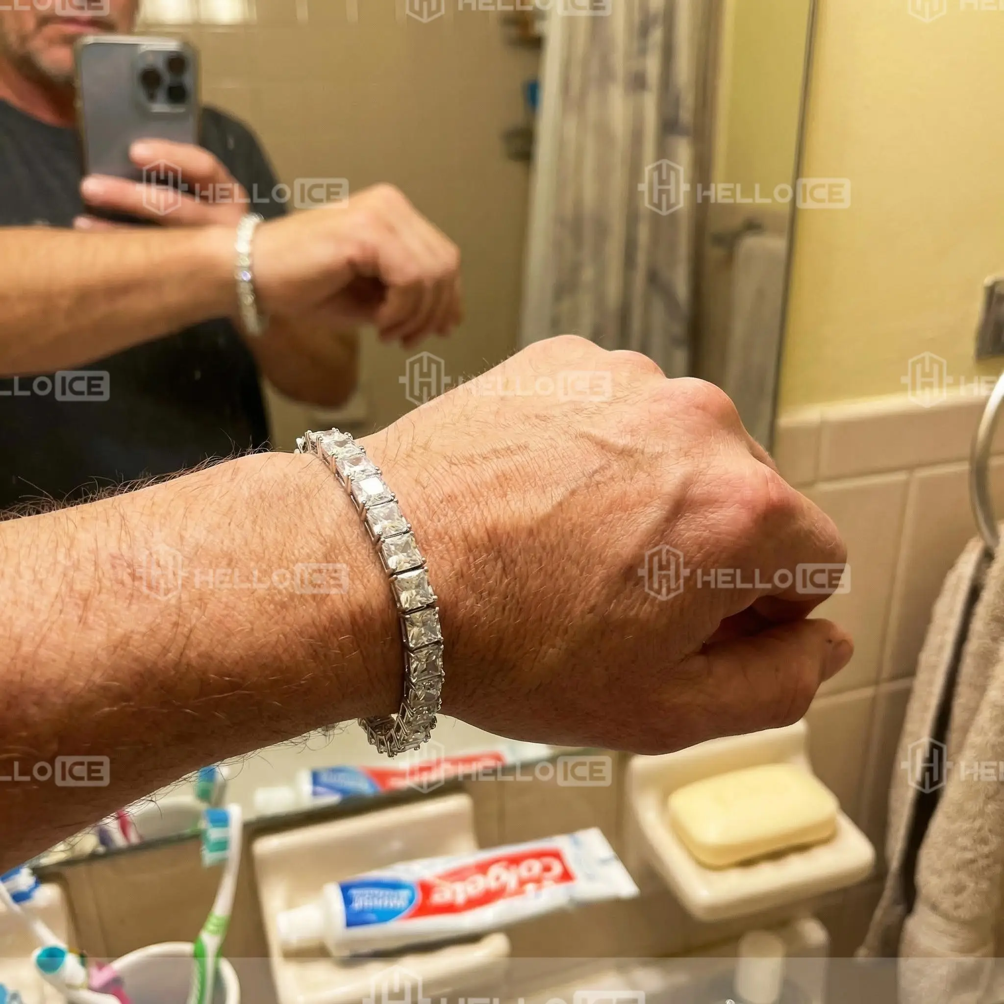 Helloice Review Image