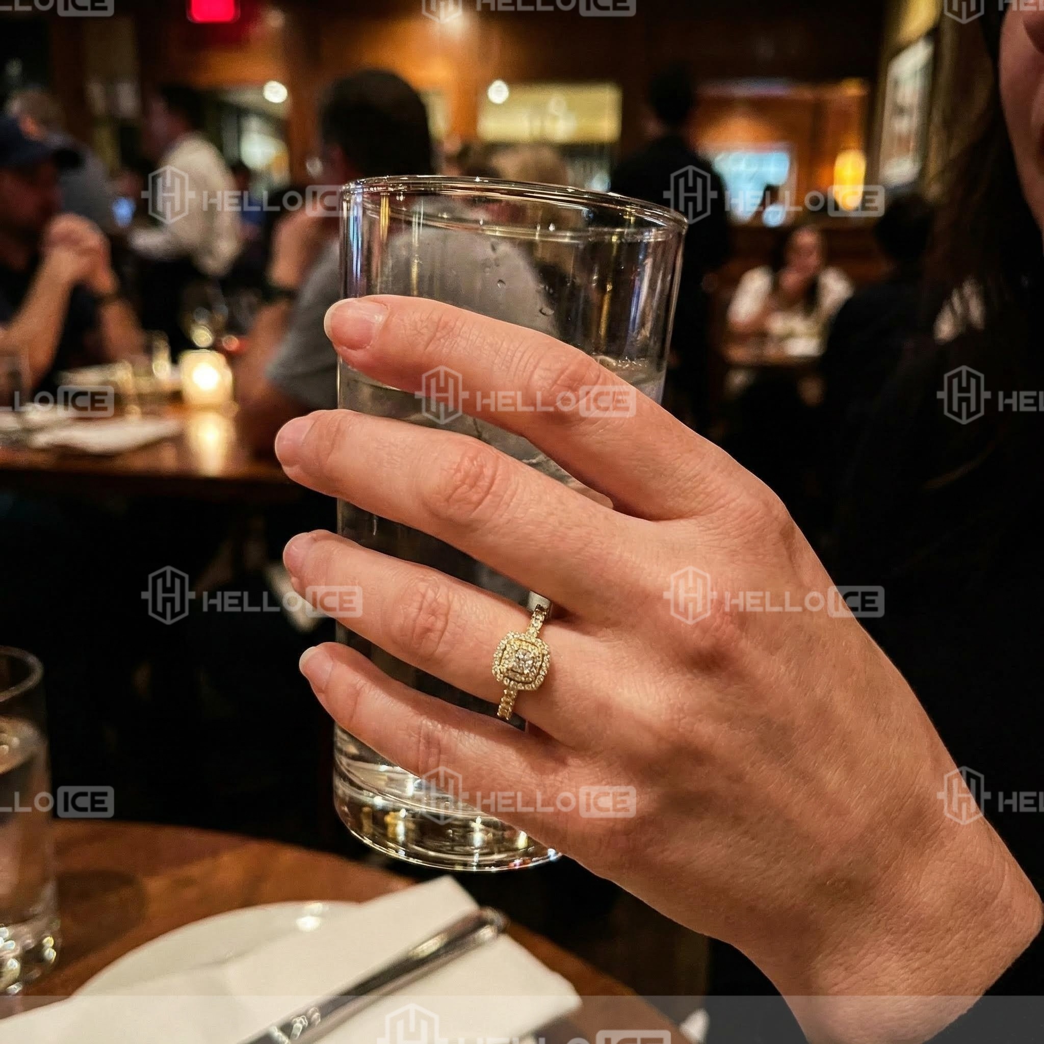 Helloice Review Image