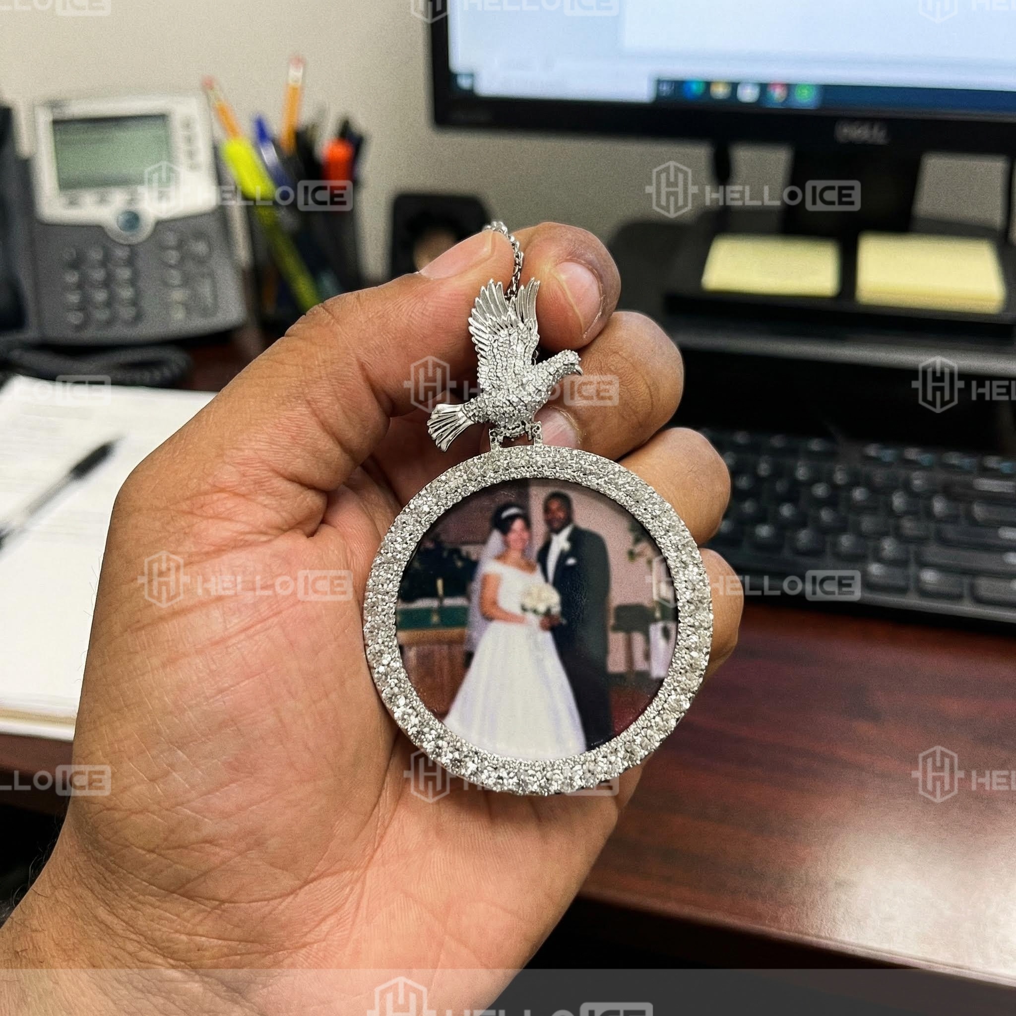 Helloice Review Image