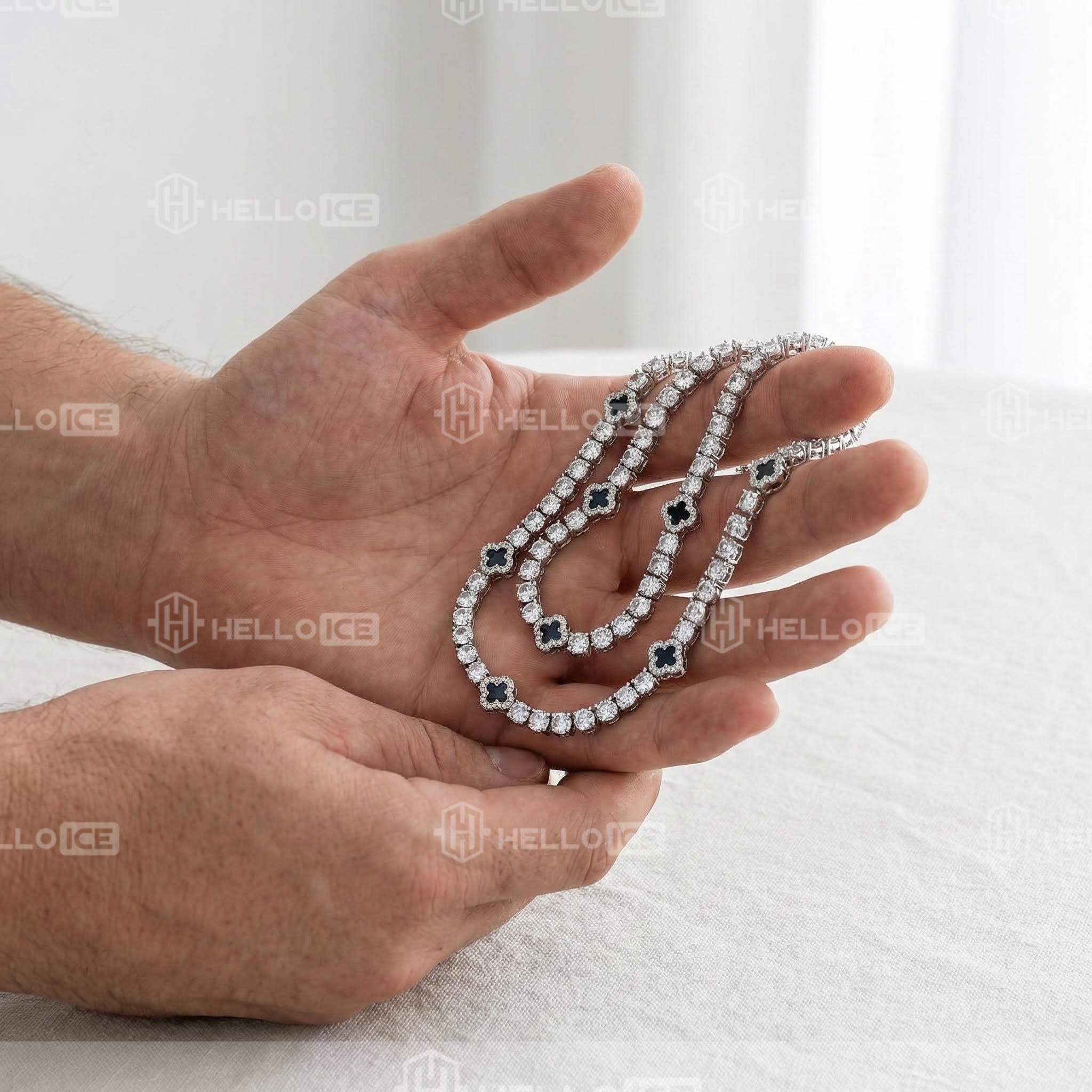 Helloice Review Image