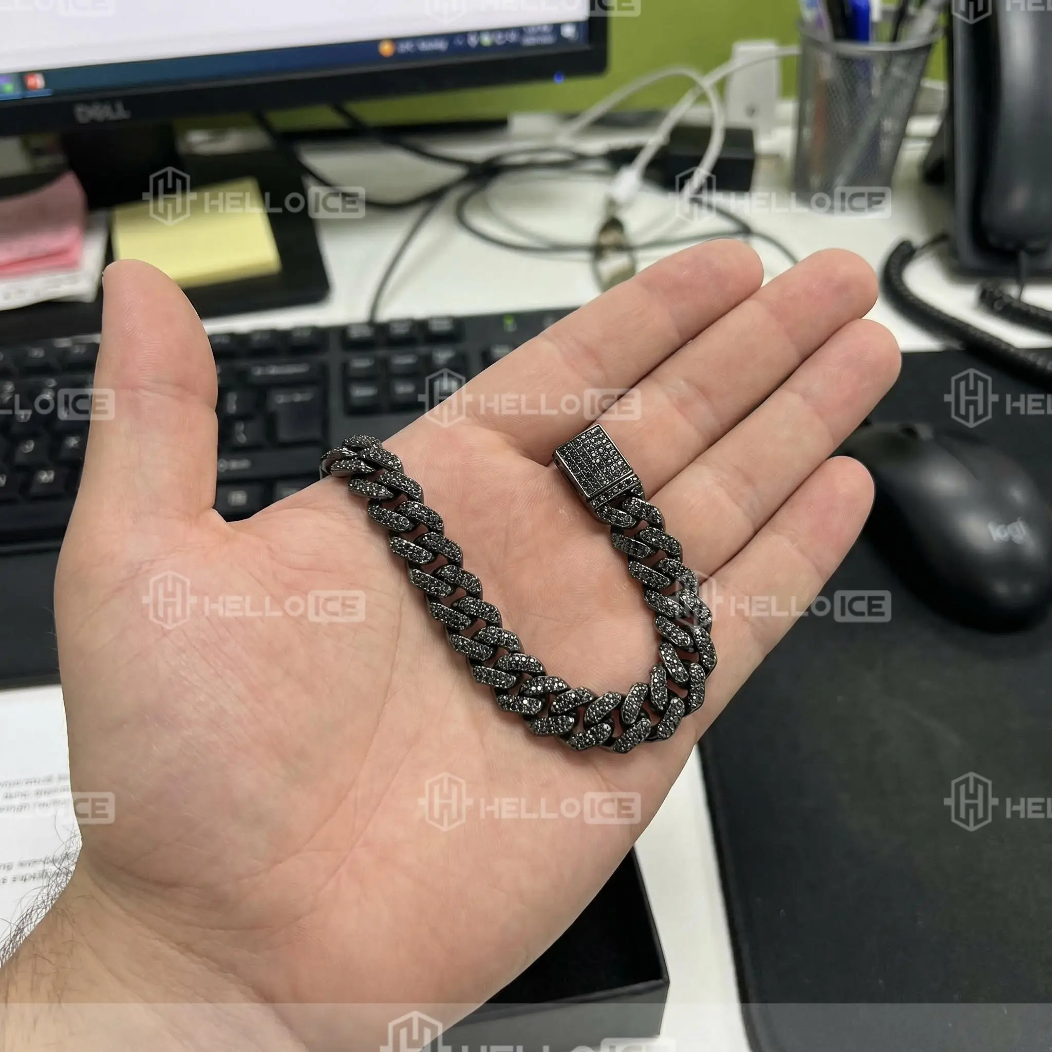 Helloice Review Image