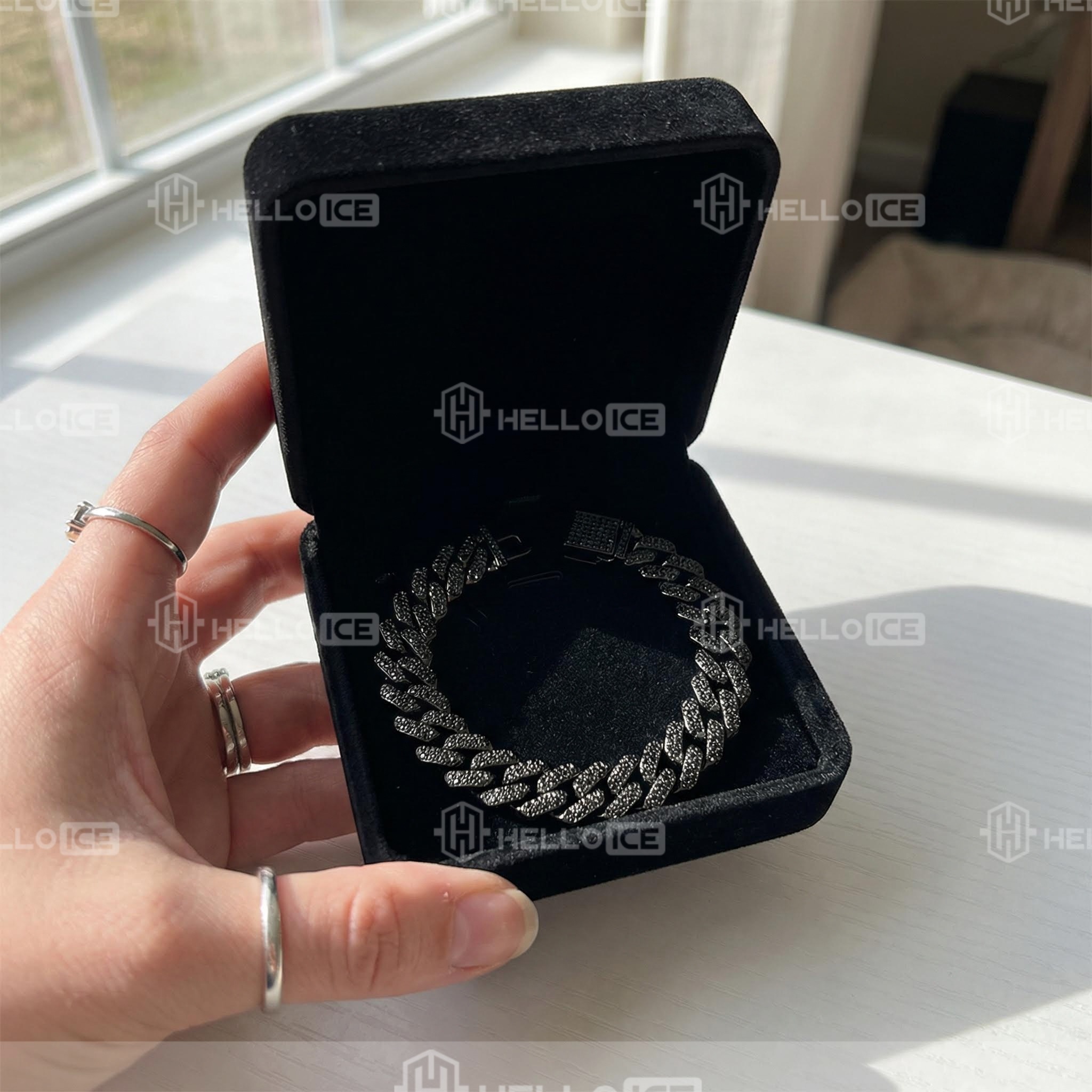 Helloice Review Image