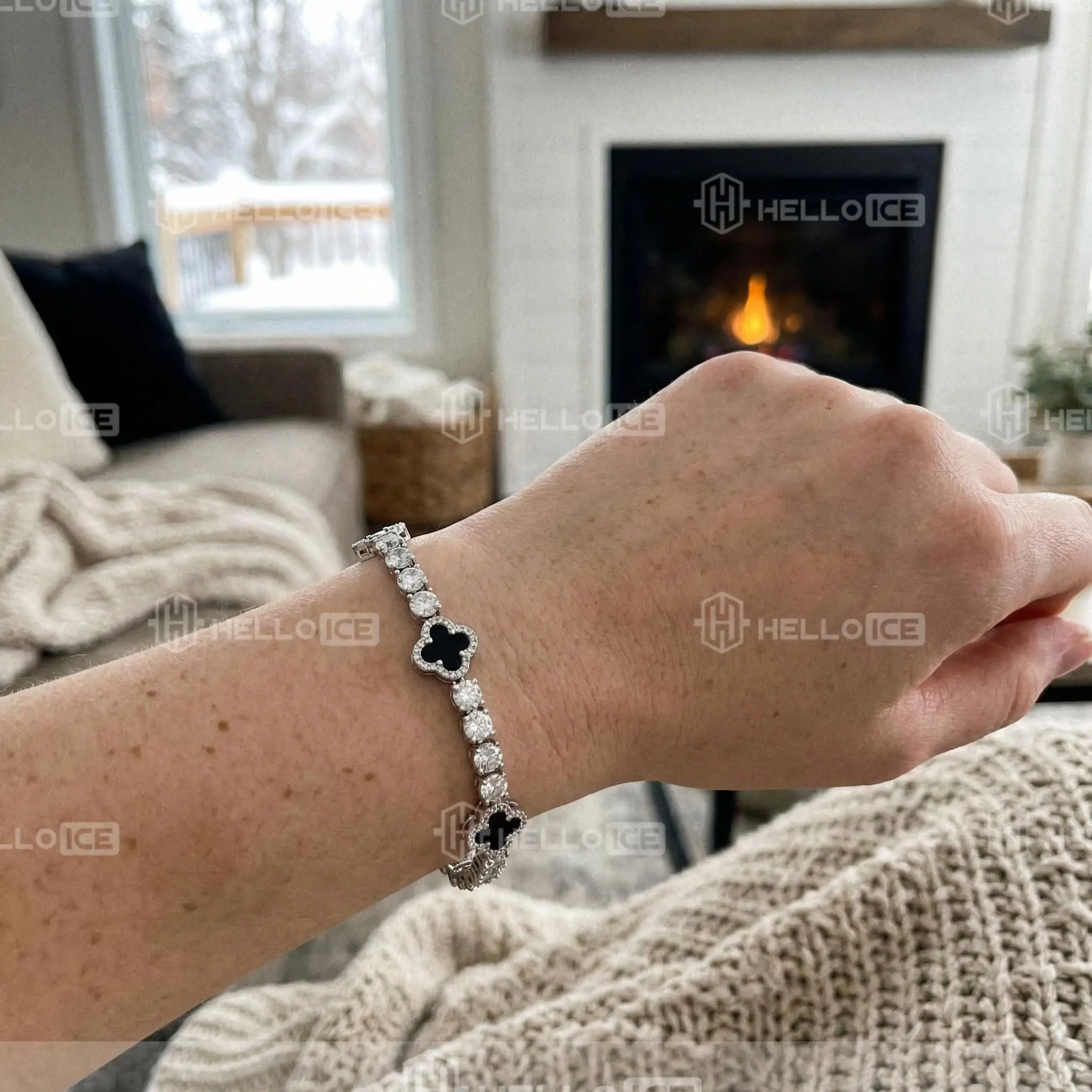 Helloice Review Image