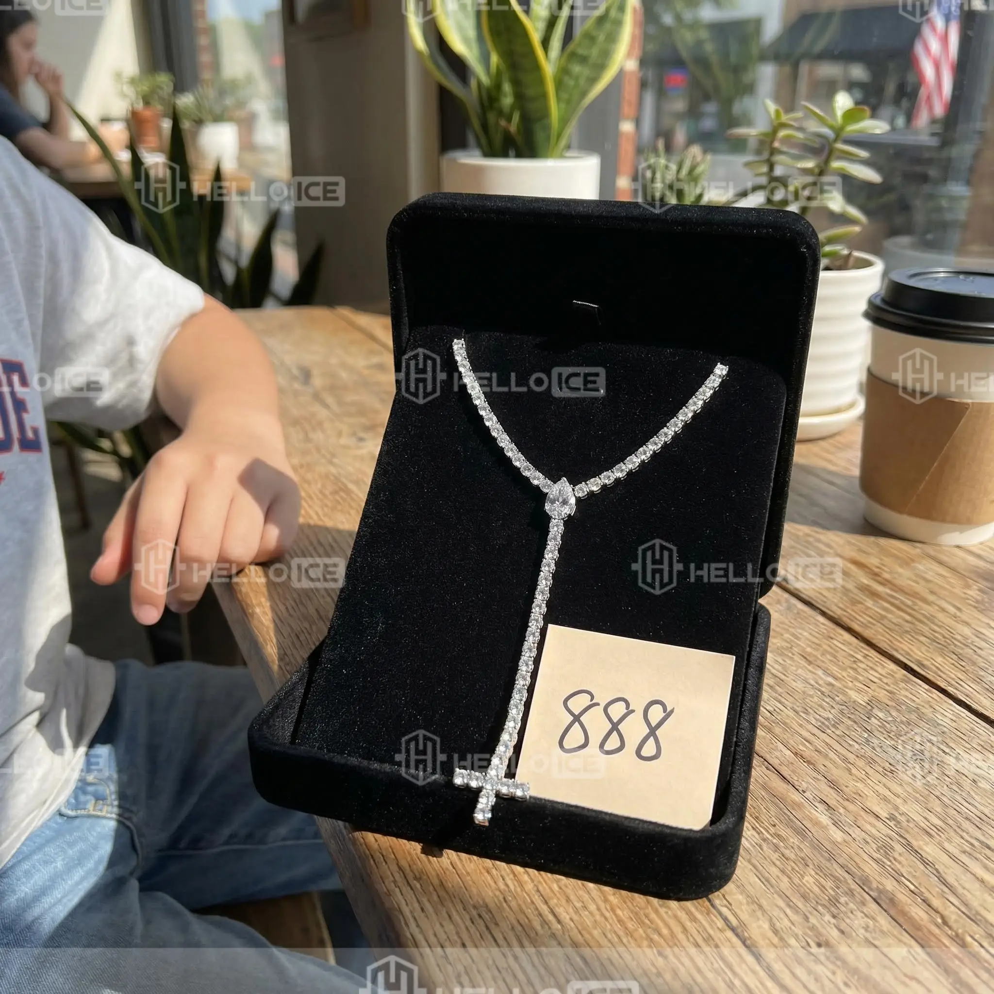 Helloice Review Image