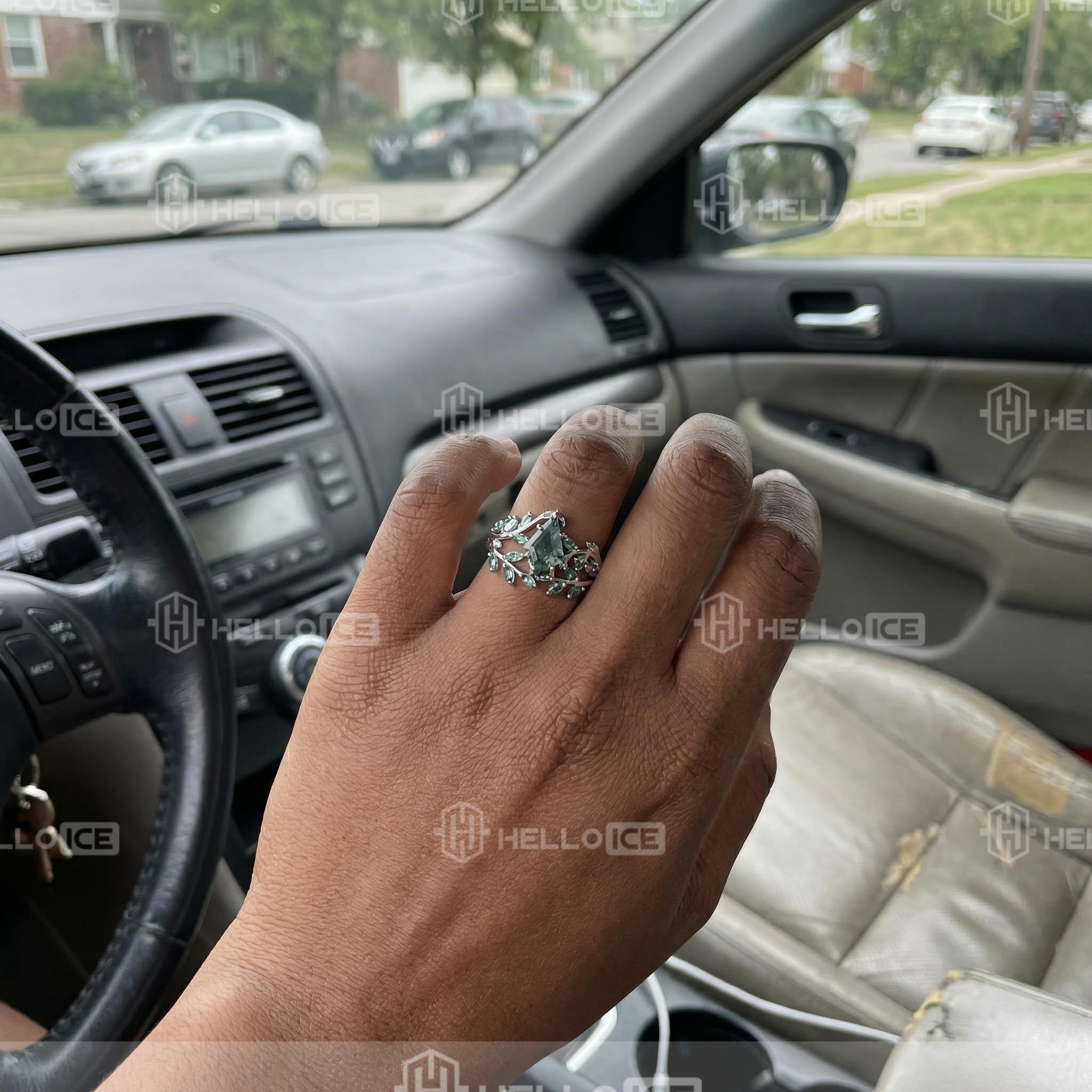 Helloice Review Image