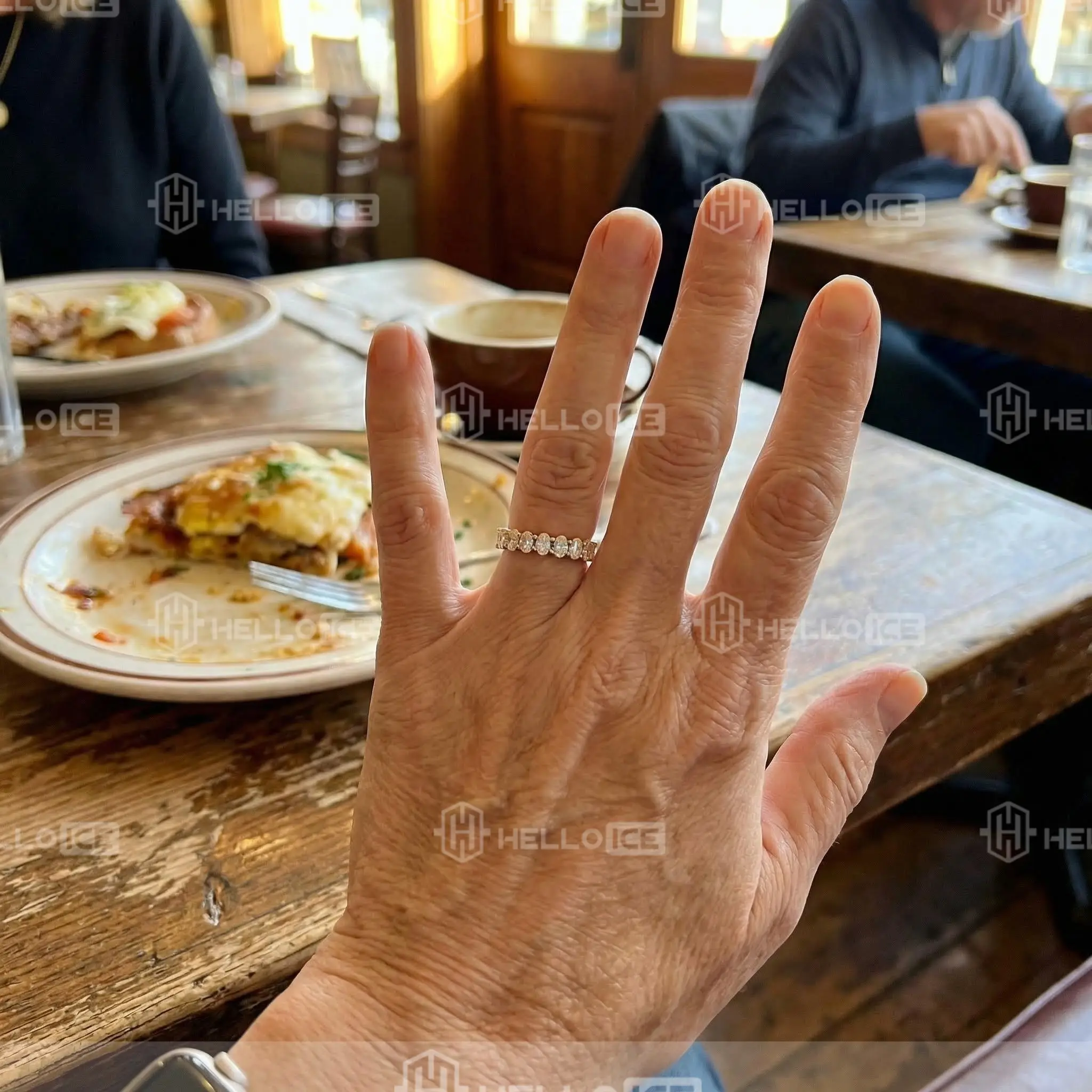 Helloice Review Image