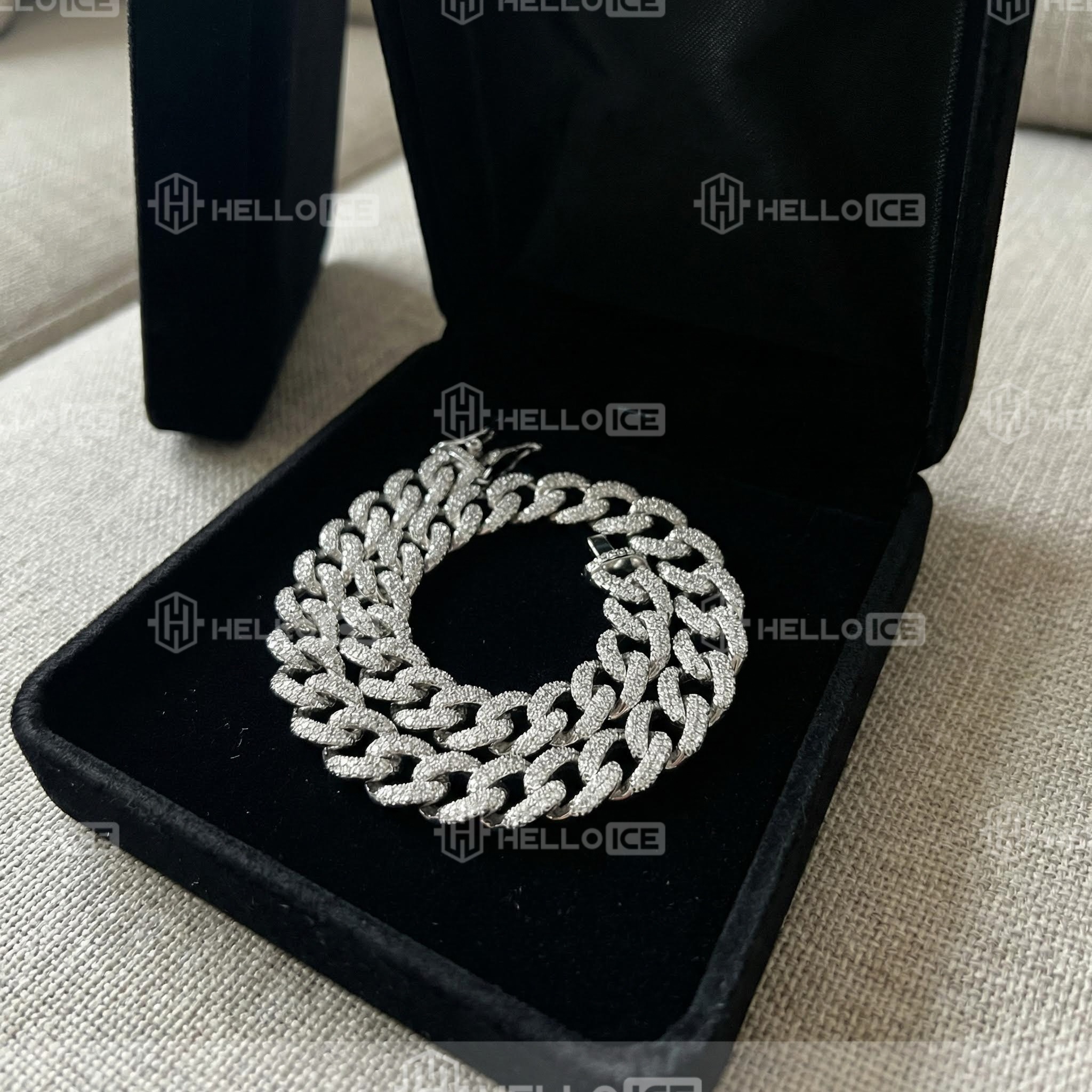 Helloice Review Image