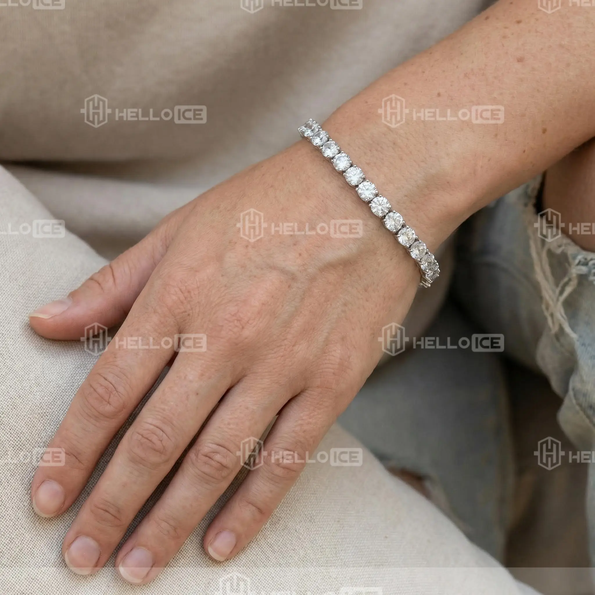 Helloice Review Image