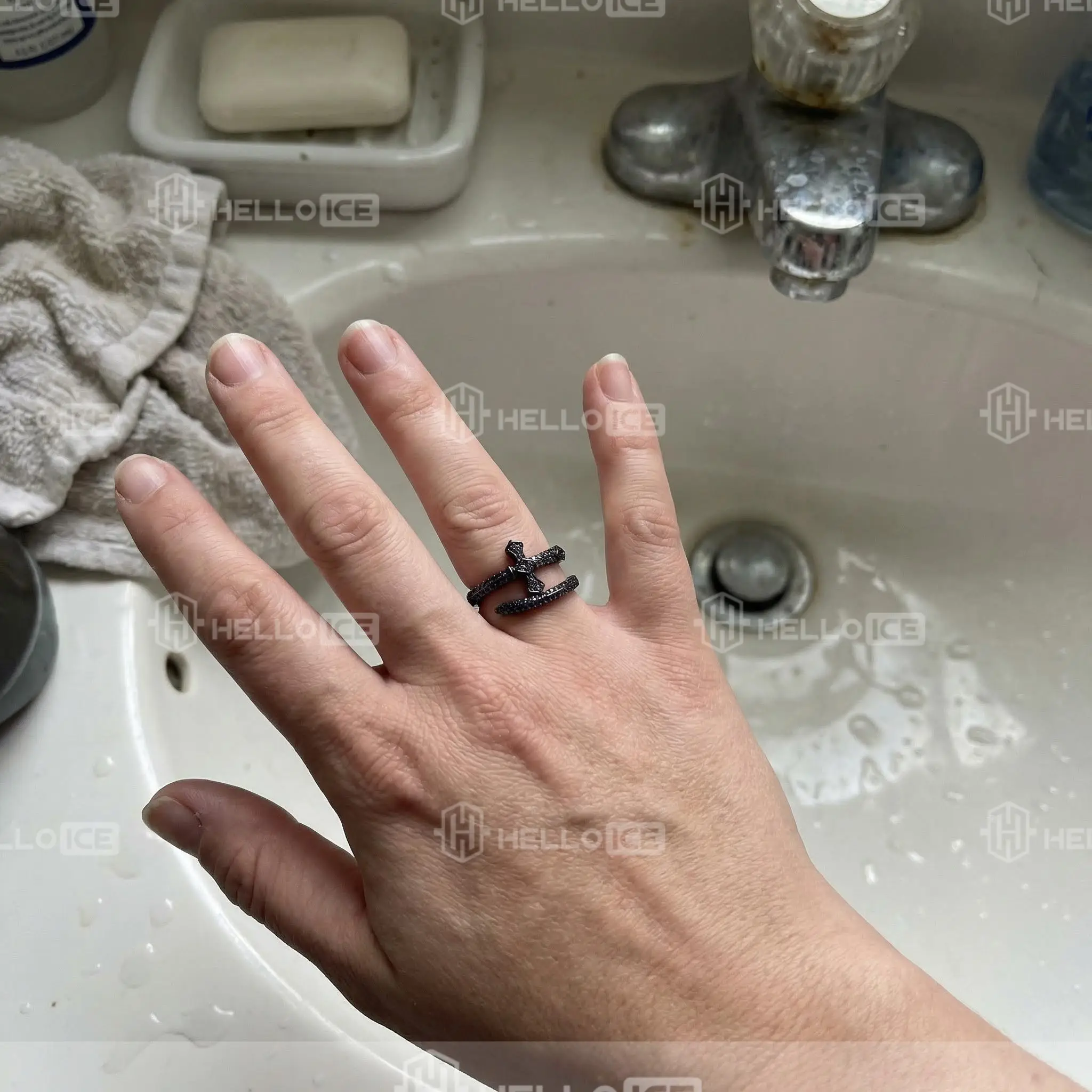 Helloice Review Image