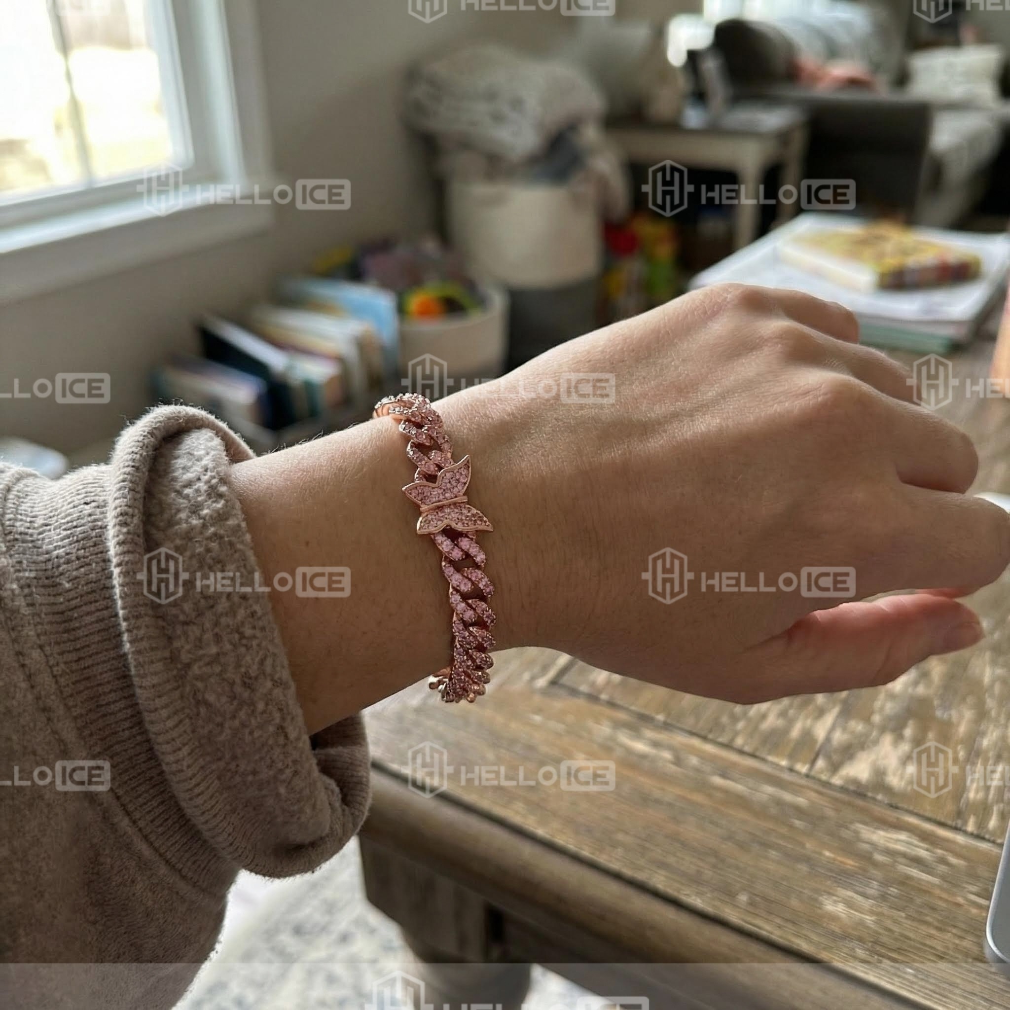 Helloice Review Image