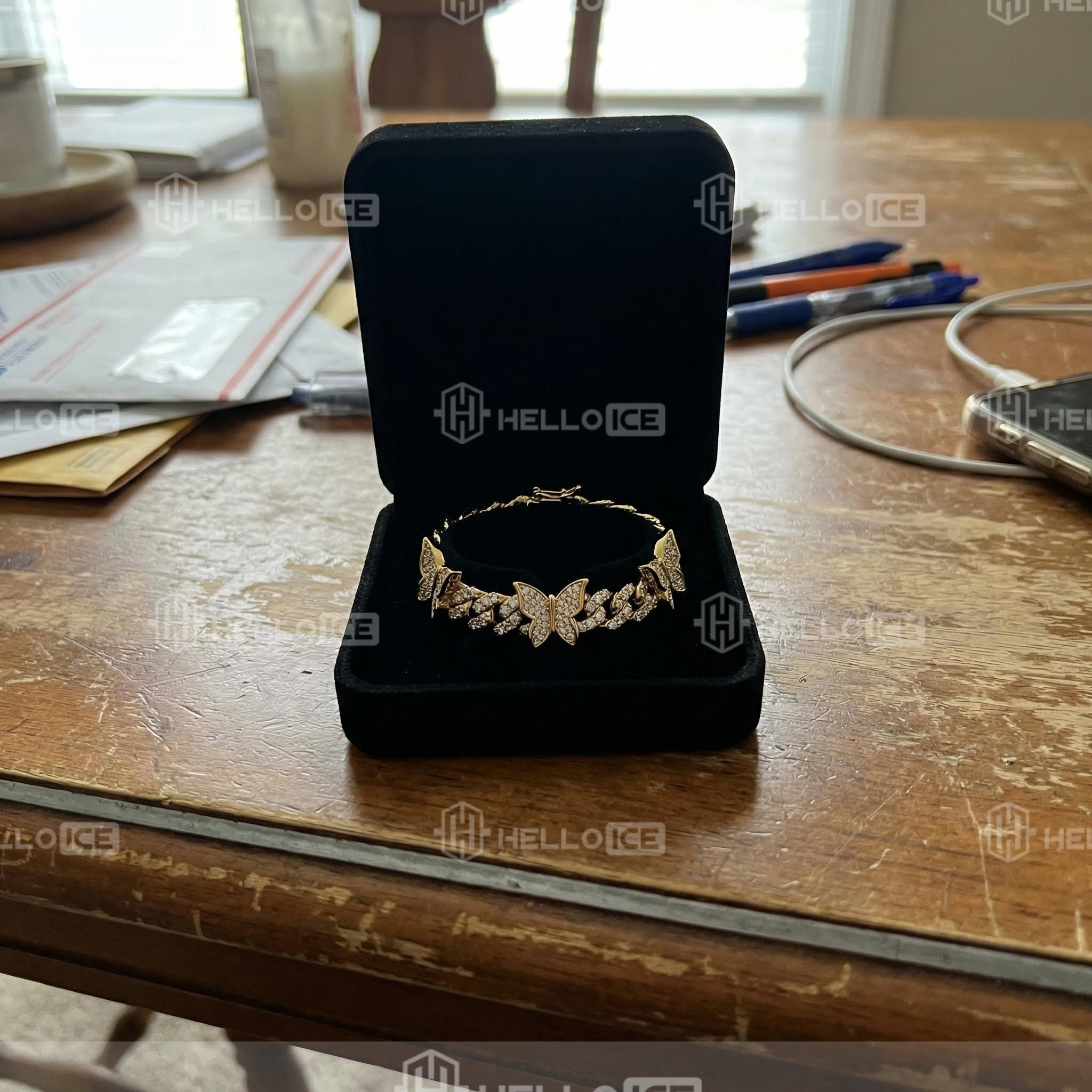 Helloice Review Image