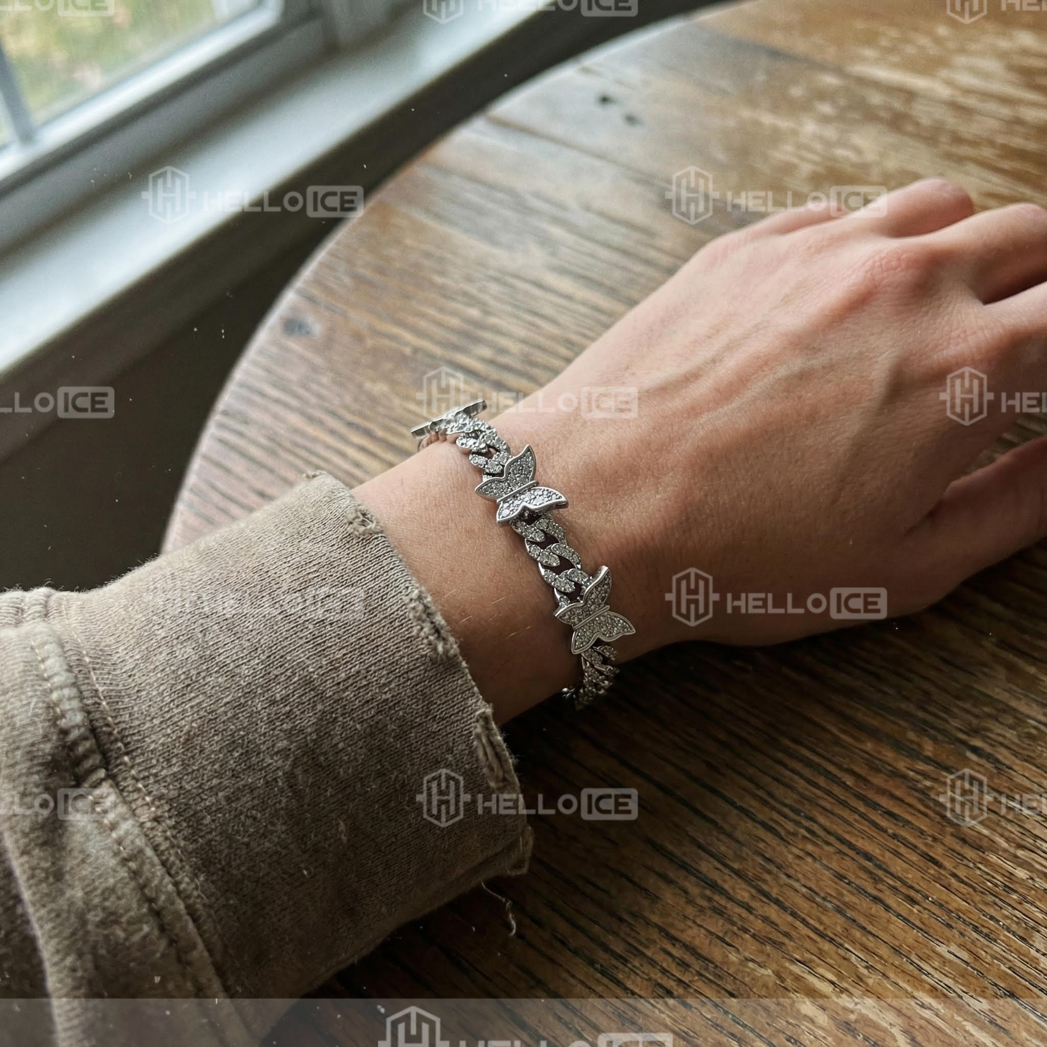 Helloice Review Image