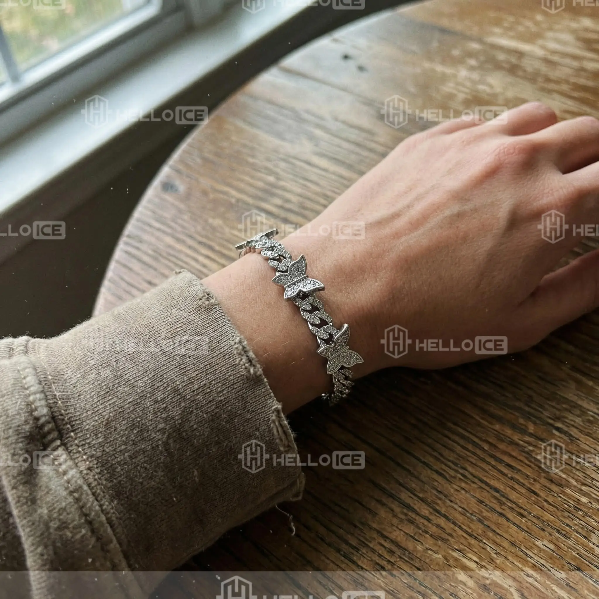 Helloice Review Image