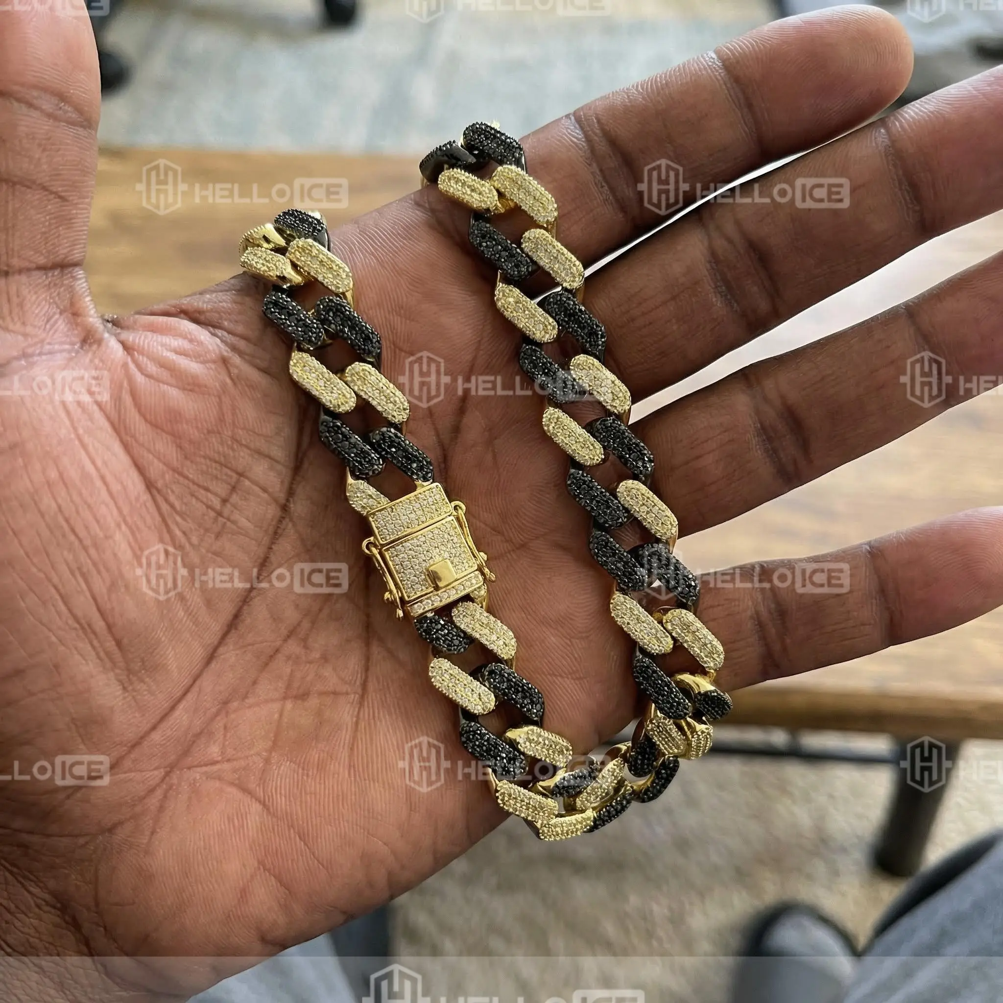 Helloice Review Image