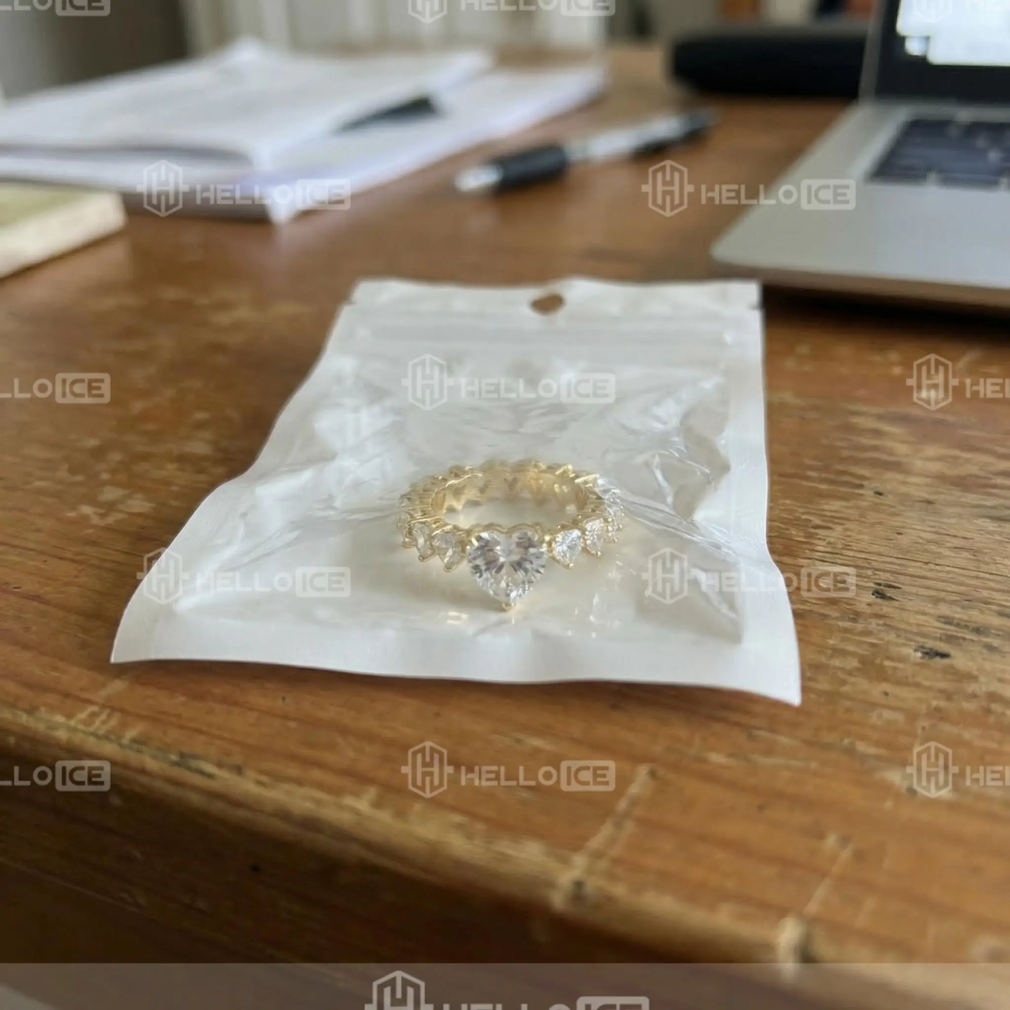 Helloice Review Image