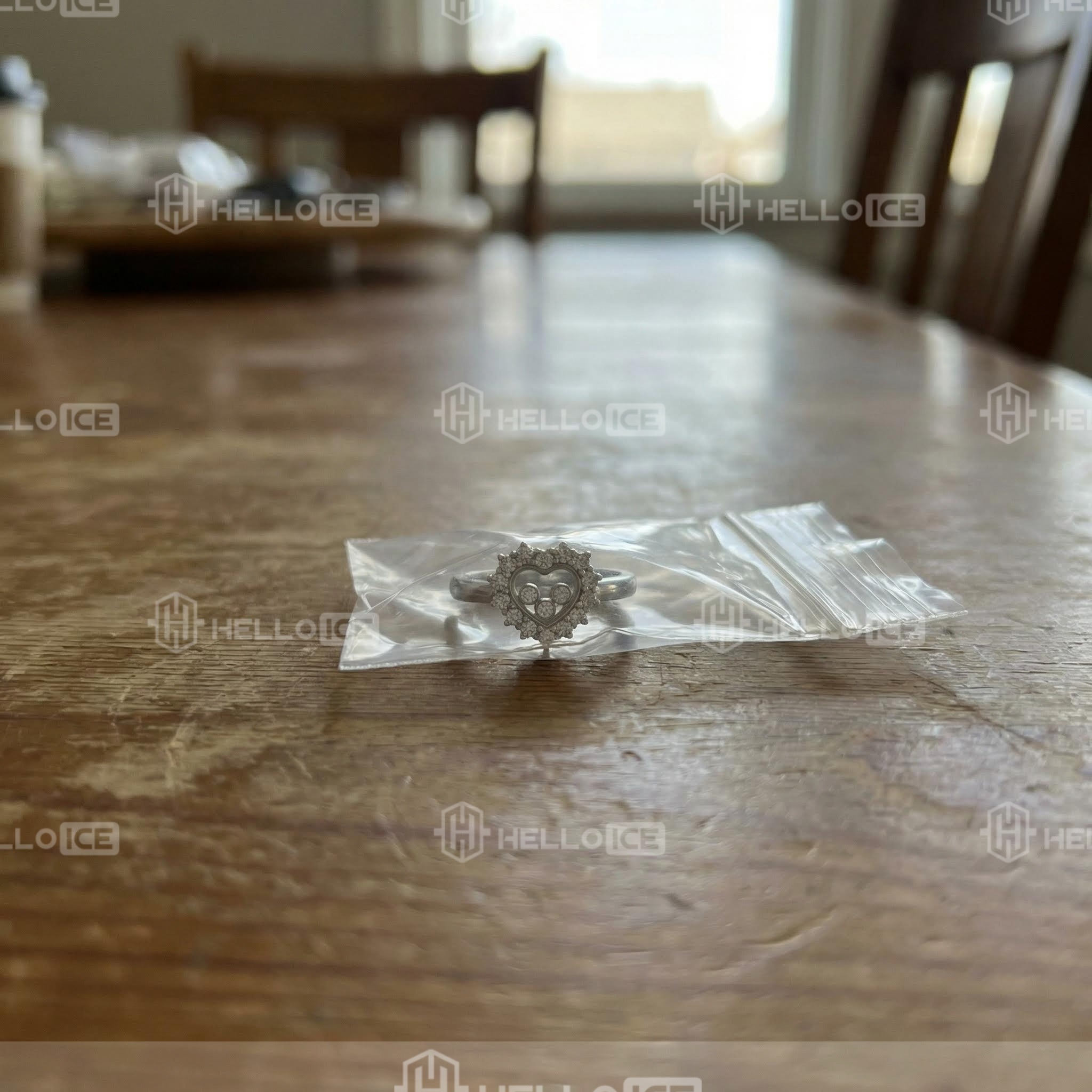 Helloice Review Image