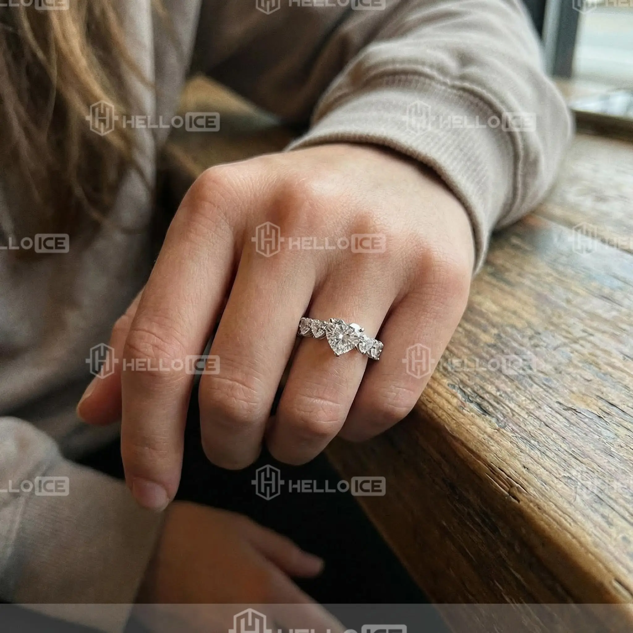 Helloice Review Image