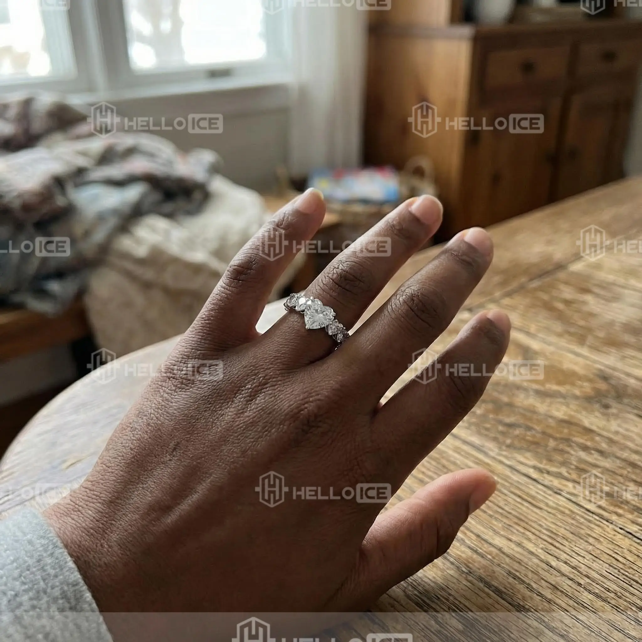 Helloice Review Image