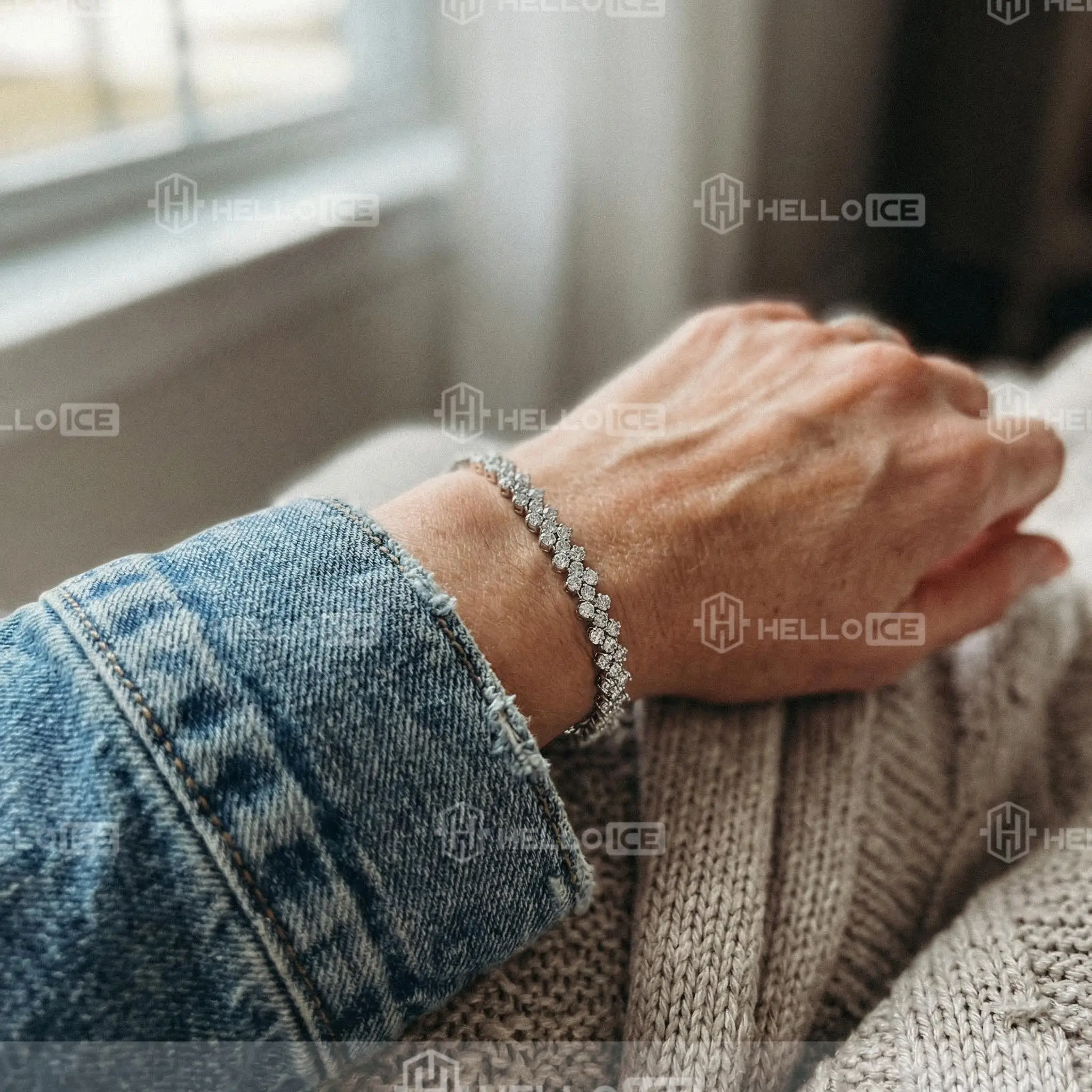 Helloice Review Image