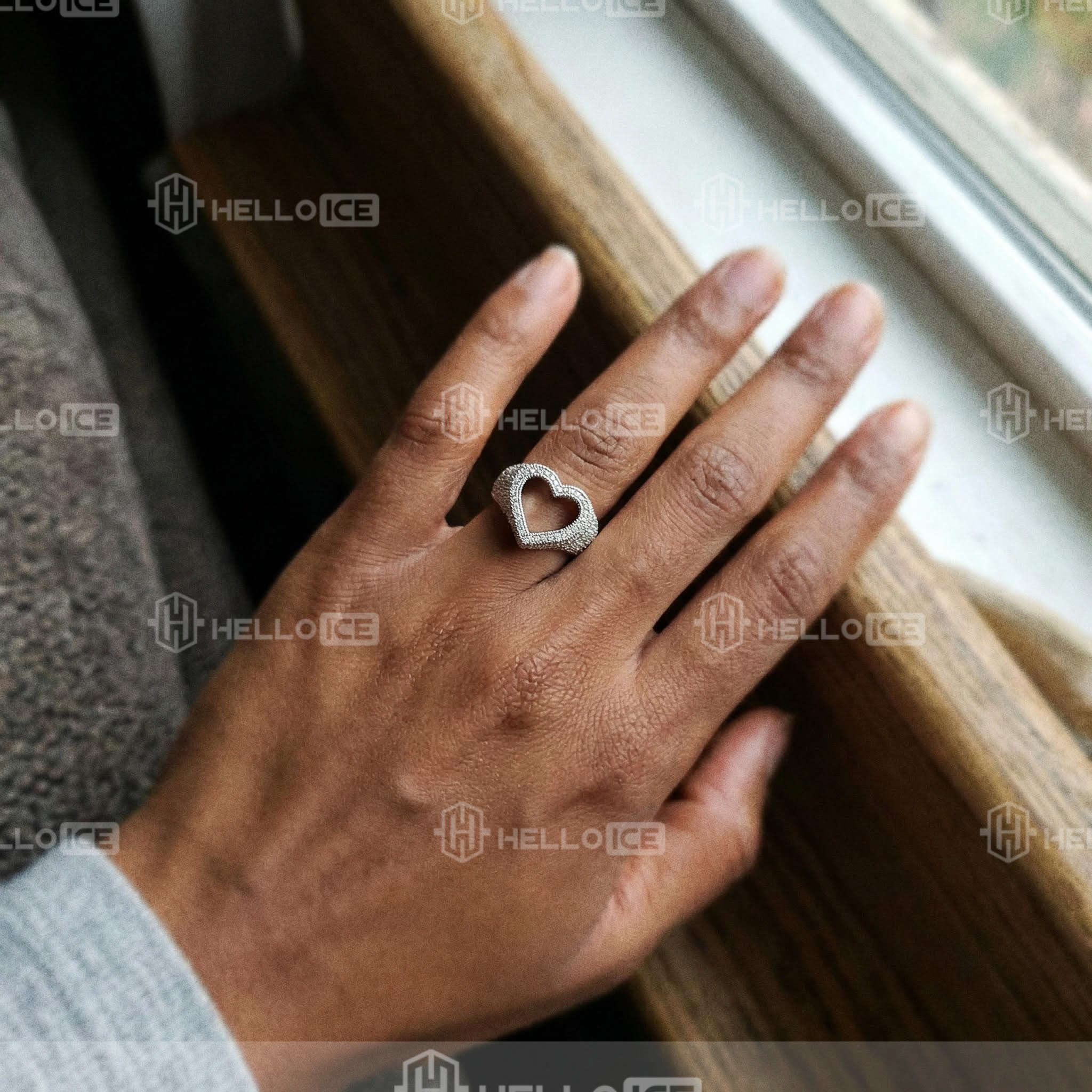 Helloice Review Image