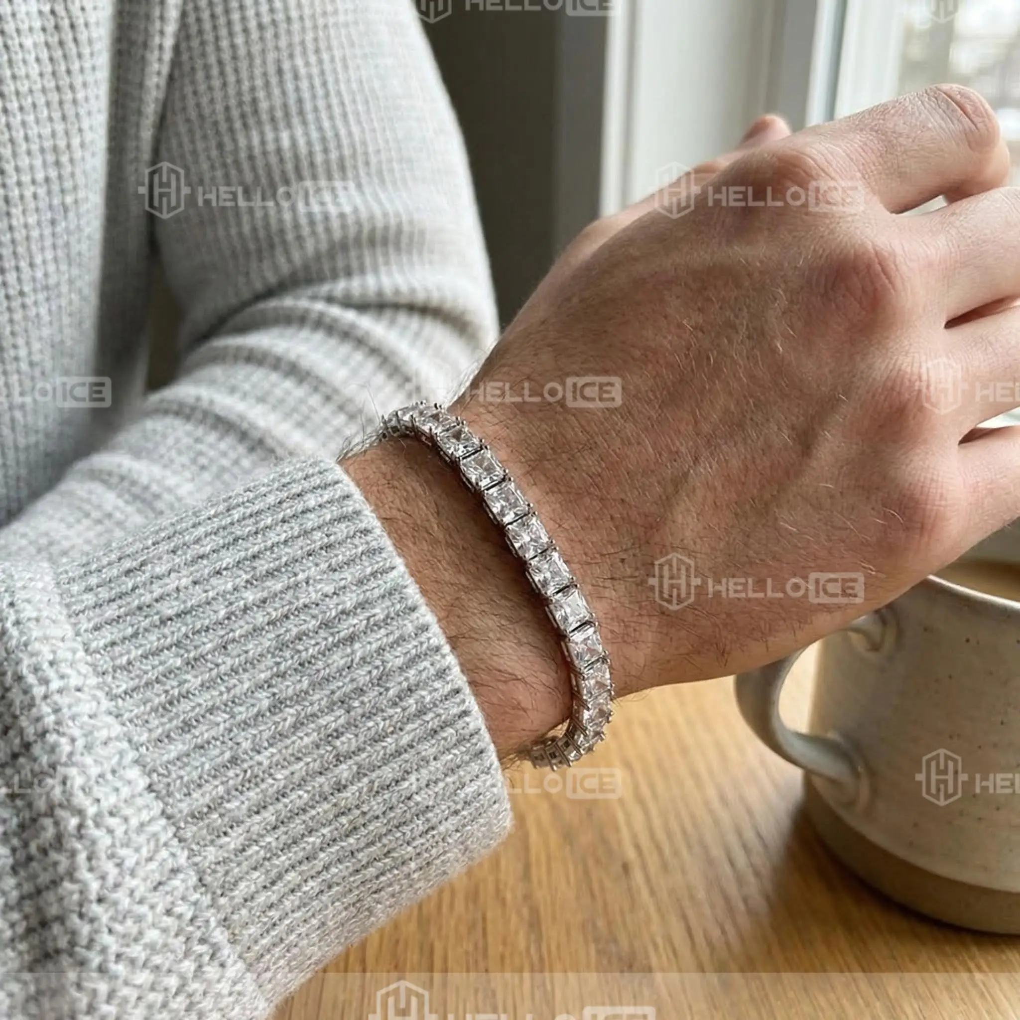 Helloice Review Image